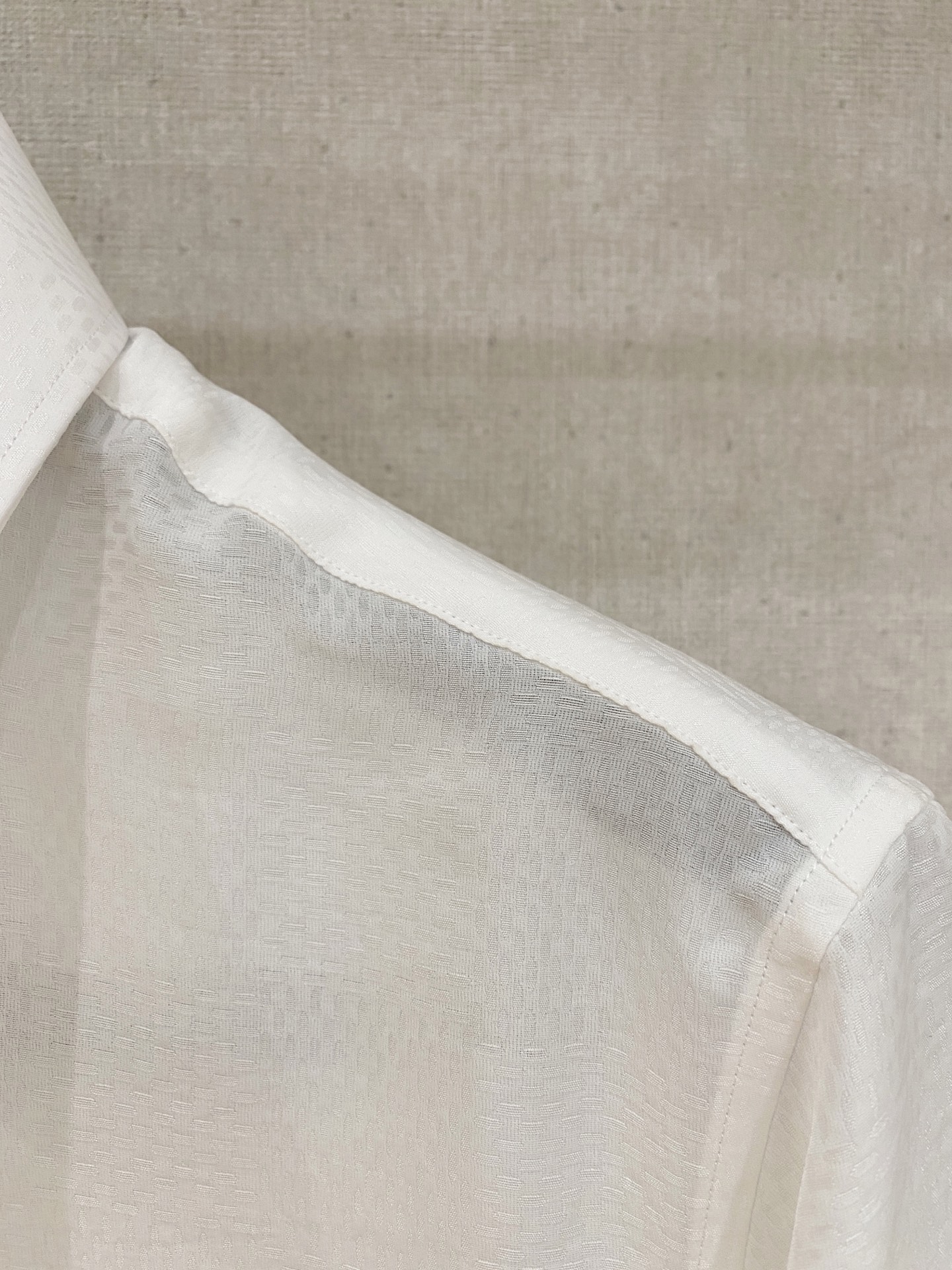 P，P轻盈雅致，短袖衬衫——25年春夏日里的温柔守候短袖衬衫，臻品定制系列的材质、精湛的工艺细节和卓越的