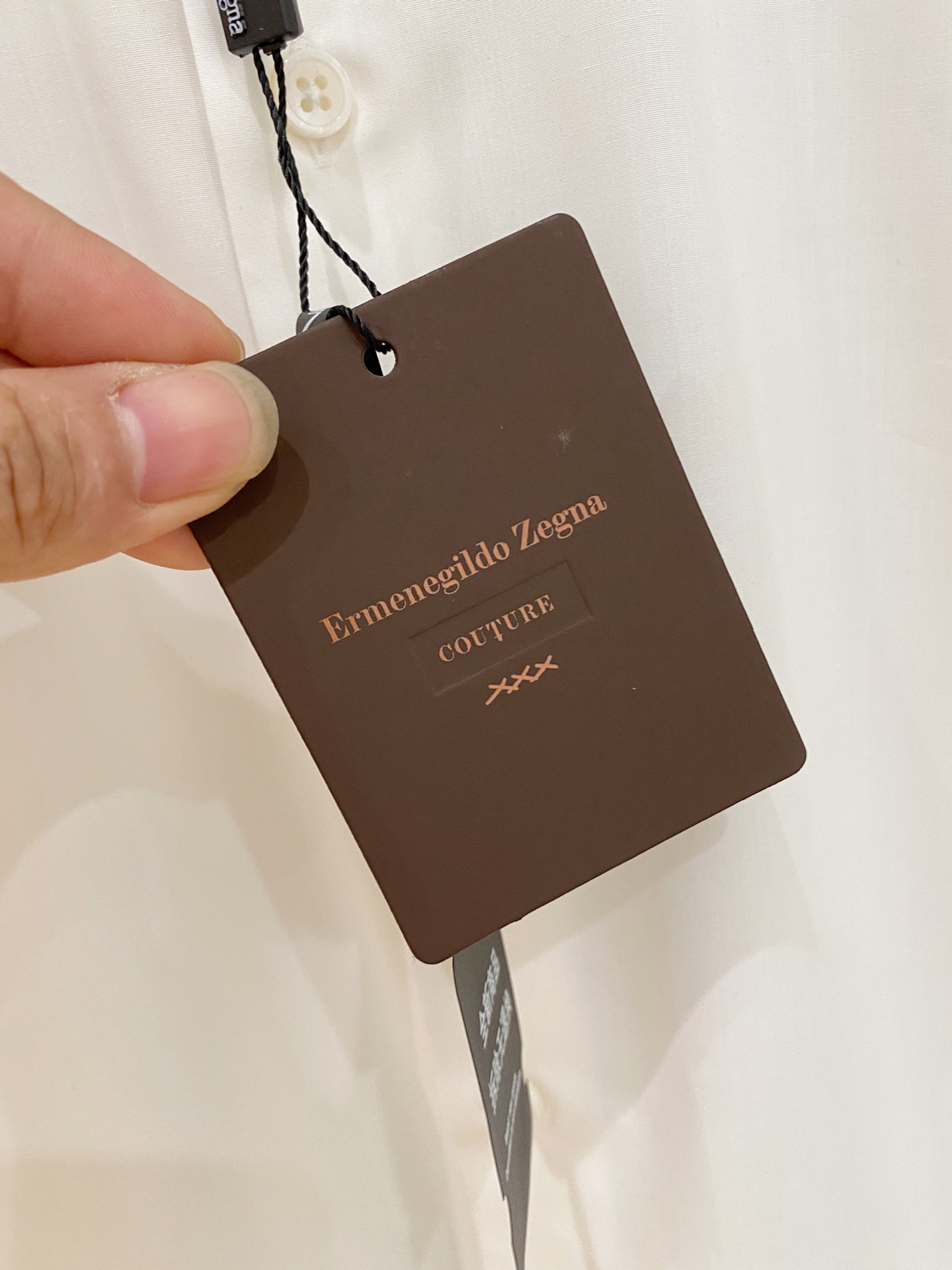 P，P轻盈雅致，短袖衬衫——25年春夏日里的温柔守候短袖衬衫，臻品定制系列的材质、精湛的工艺细节和卓越的