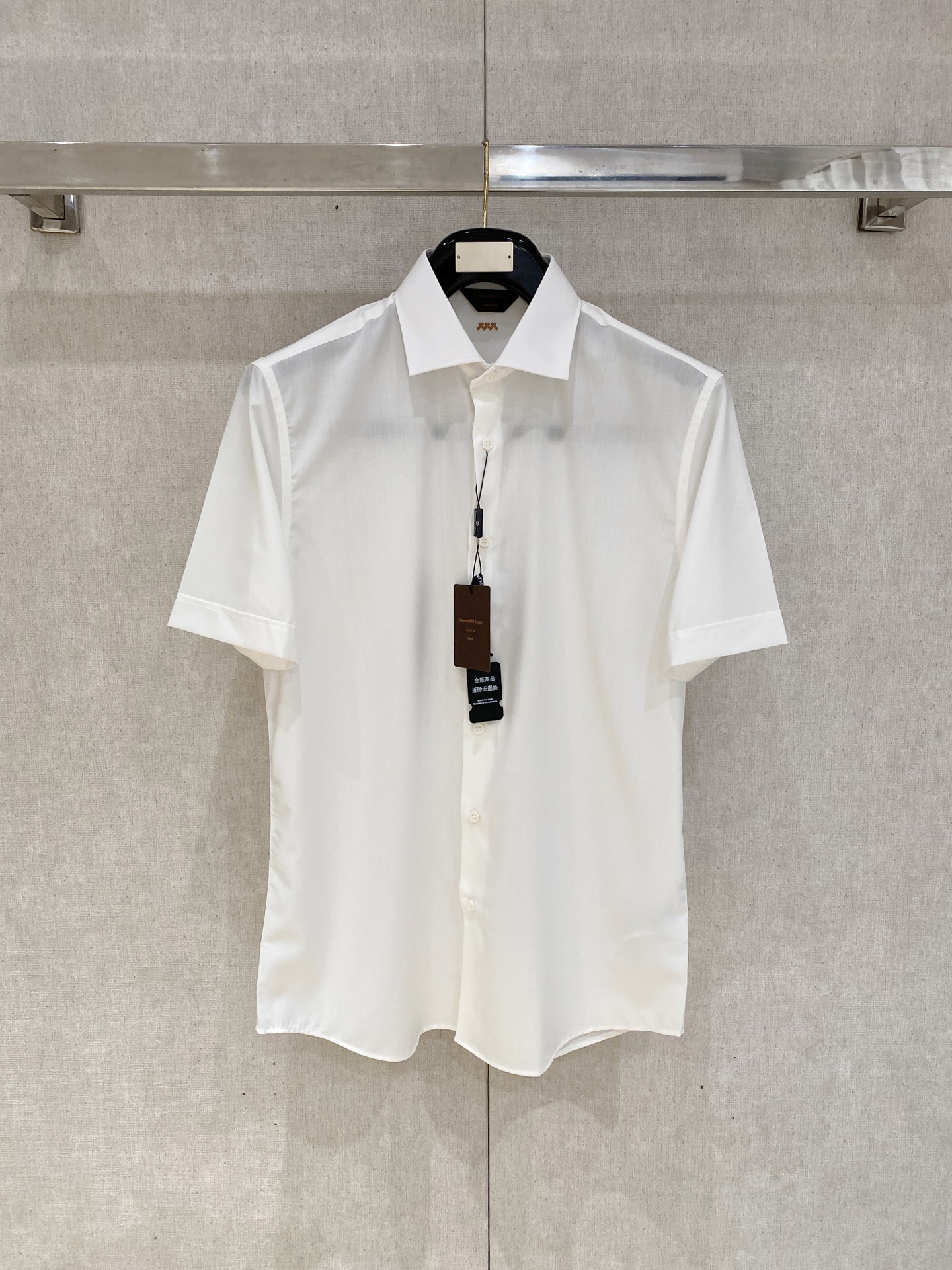 P，P轻盈雅致，短袖衬衫——25年春夏日里的温柔守候短袖衬衫，臻品定制系列的材质、精湛的工艺细节和卓越的