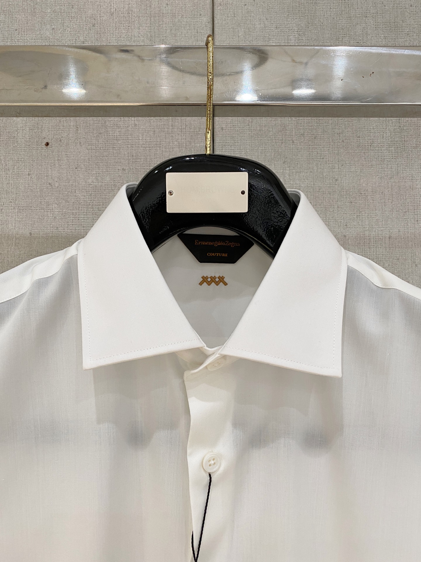 P，P轻盈雅致，短袖衬衫——25年春夏日里的温柔守候短袖衬衫，臻品定制系列的材质、精湛的工艺细节和卓越的