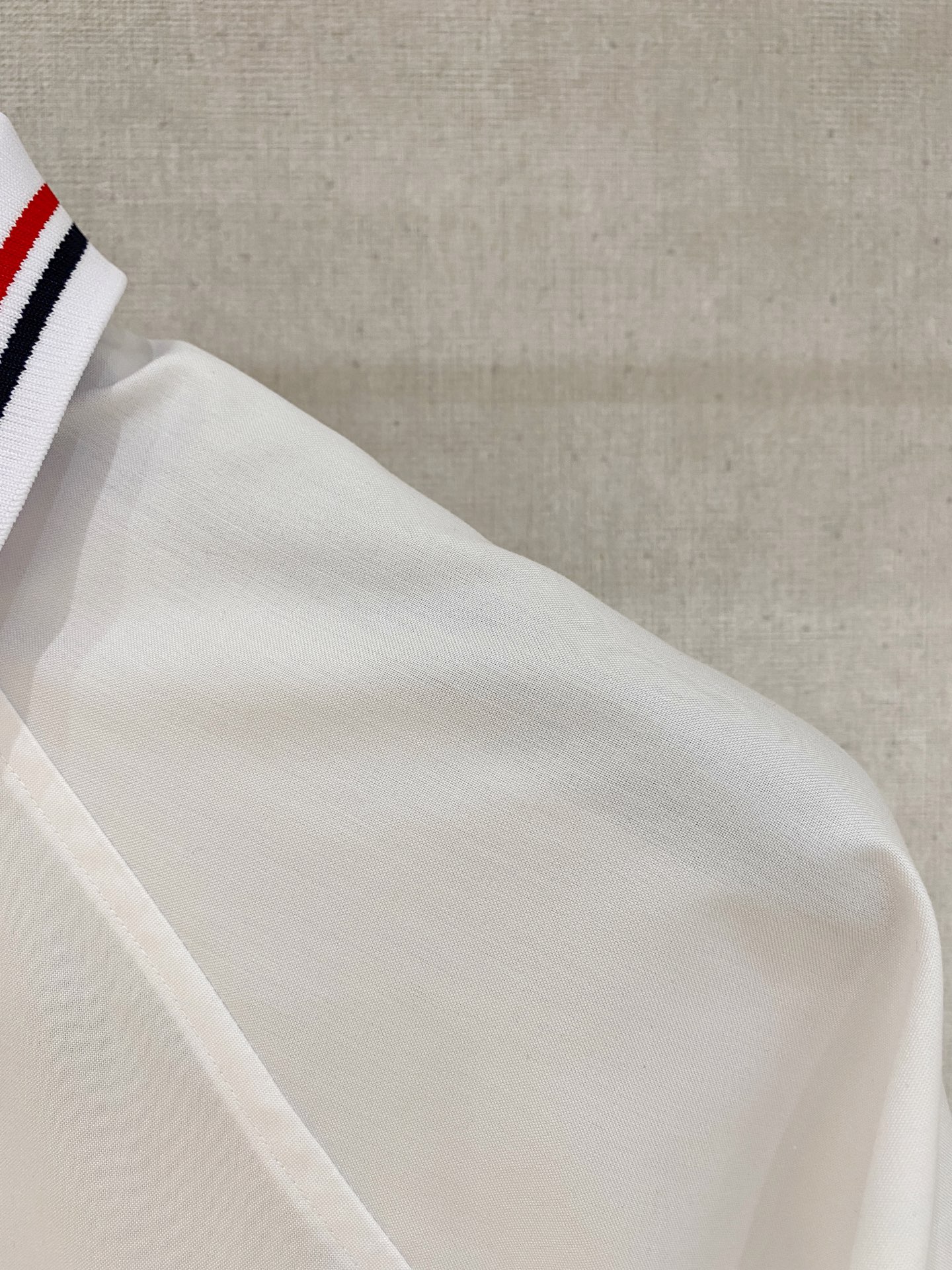 P，P轻盈雅致，短袖衬衫——25年春夏日里的温柔守候短袖衬衫，臻品定制系列的材质、精湛的工艺细节和卓越的