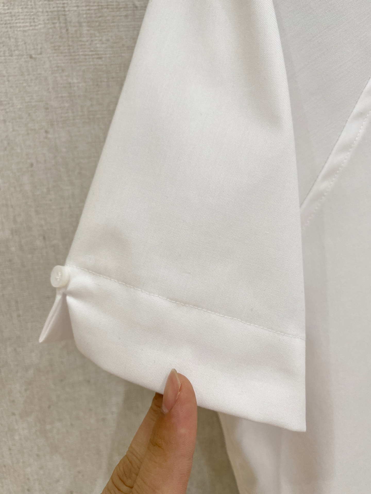 P，P轻盈雅致，短袖衬衫——25年春夏日里的温柔守候短袖衬衫，臻品定制系列的材质、精湛的工艺细节和卓越的