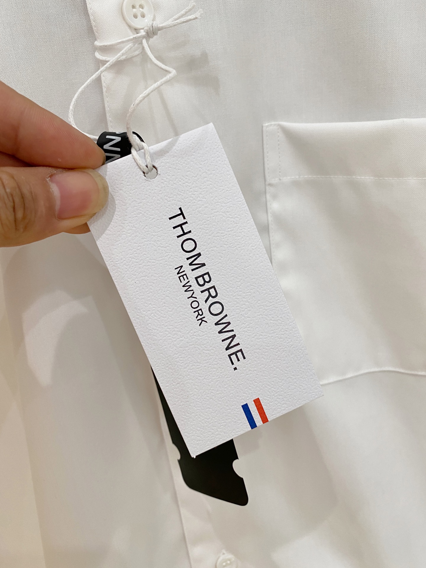 P，P轻盈雅致，短袖衬衫——25年春夏日里的温柔守候短袖衬衫，臻品定制系列的材质、精湛的工艺细节和卓越的