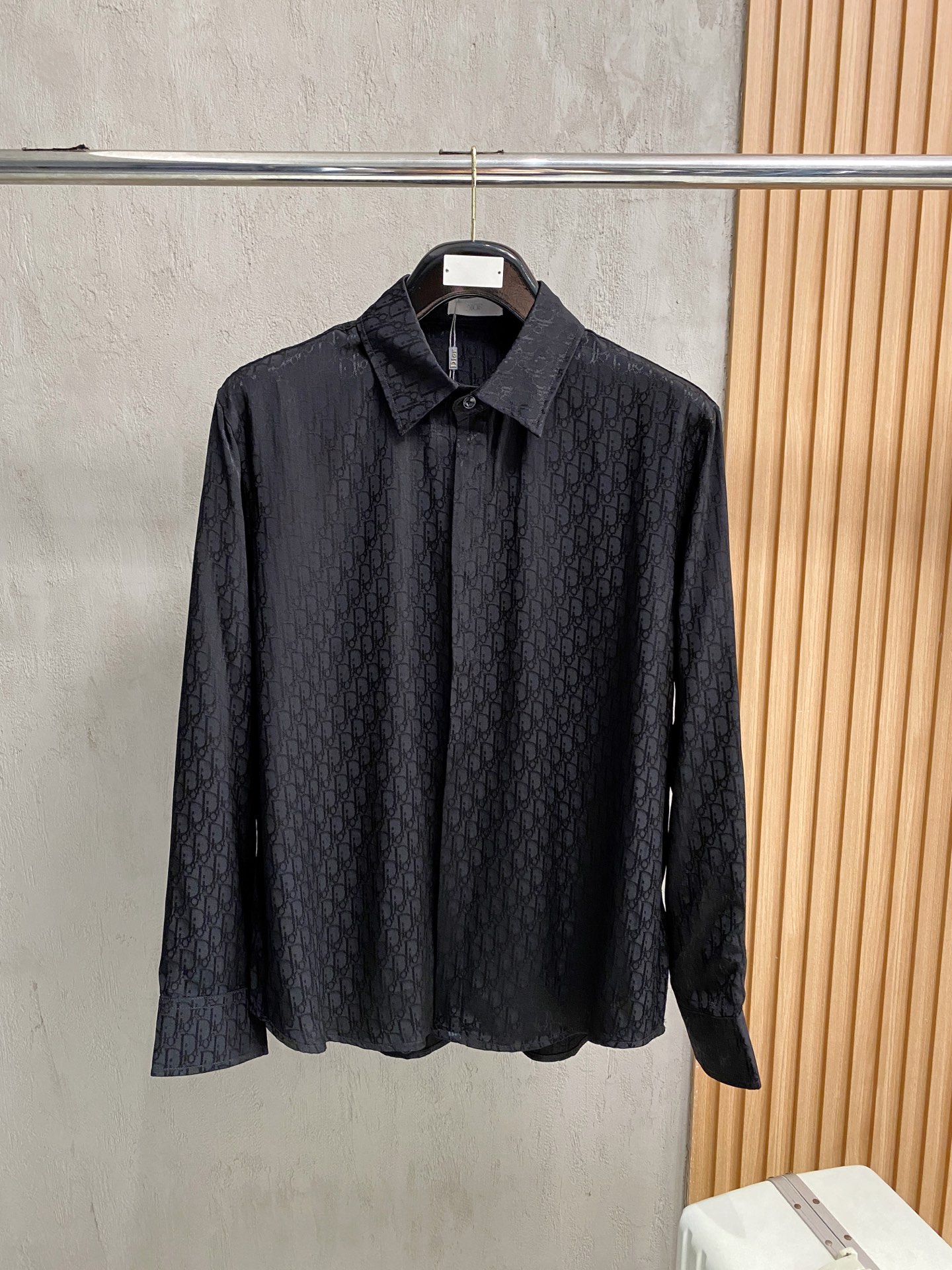NO:519825,DIOR 2025 new classic jacquard long-sleeved shirt, counters are on sale simultaneously. Custom fabrics, skin-friendly and comfortable, classic jacquard logo patterns, three-standard accessories are complete. S-XL, dior, shirts, alexander wang19860909DIOR 2025新款经典提花长袖衬衫,专柜同步在售 定制面料,亲肤舒适,满身经典提花logo图案,三标辅料齐全 码数S-XL,,dior,shirts,alexander wang,Men's clothing
