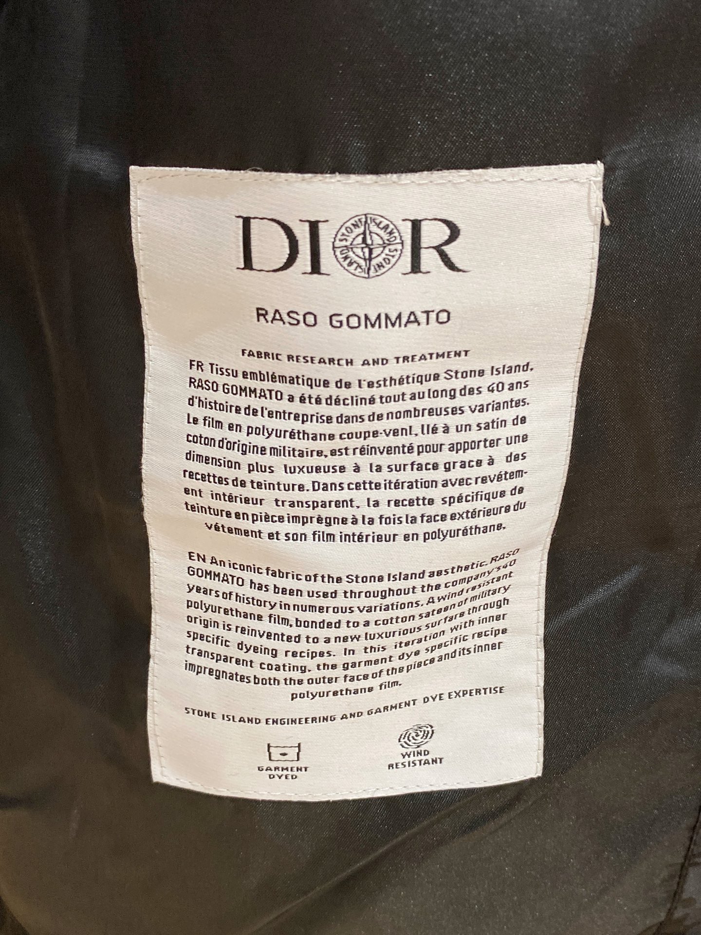 新品。diro家新款夹克外套，秀场新品‼品相非常完美，舒适保暖，三标齐全色泽饱满诱人，非常出彩的设计，轻