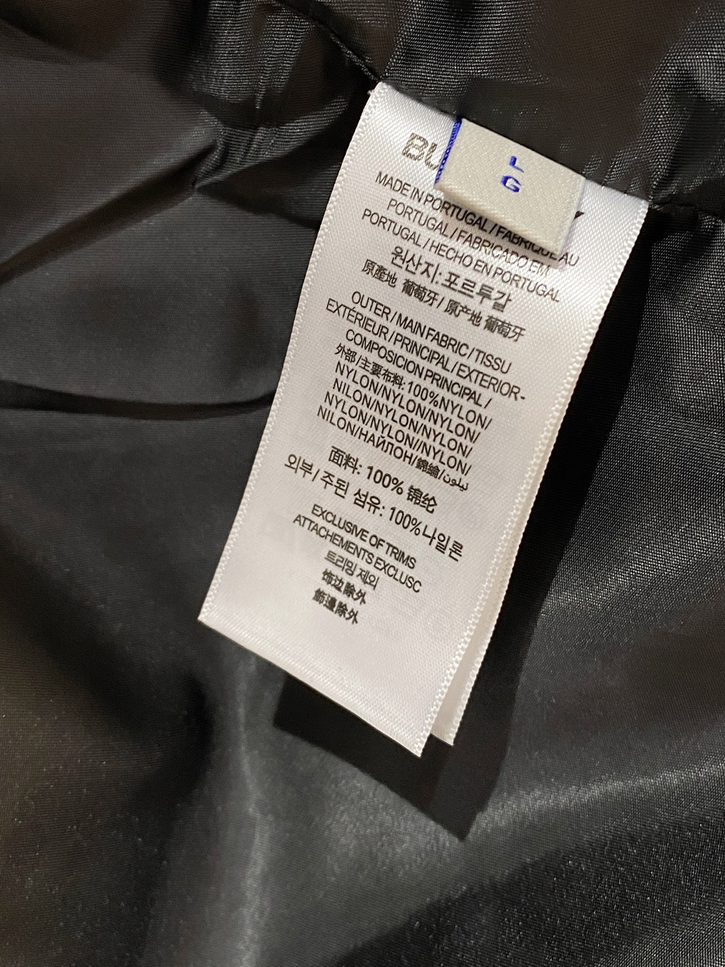 新品。巴宝莉新款夹克外套，秀场新品‼品相非常完美，舒适保暖，三标齐全色泽饱满诱人，非常出彩的设计，轻松将