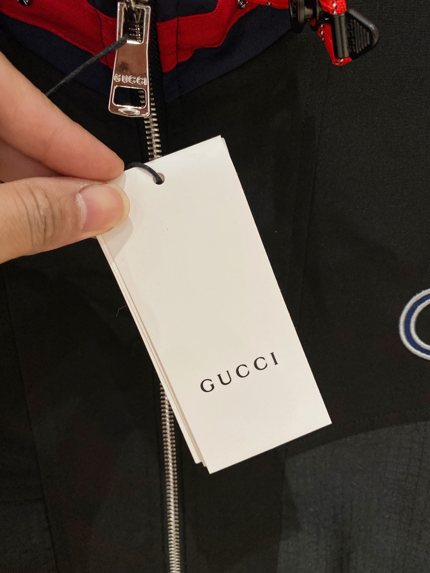 新品。G家新款夹克外套，秀场新品‼品相非常完美，舒适保暖，三标齐全色泽饱满诱人，非常出彩的设计，轻松将时