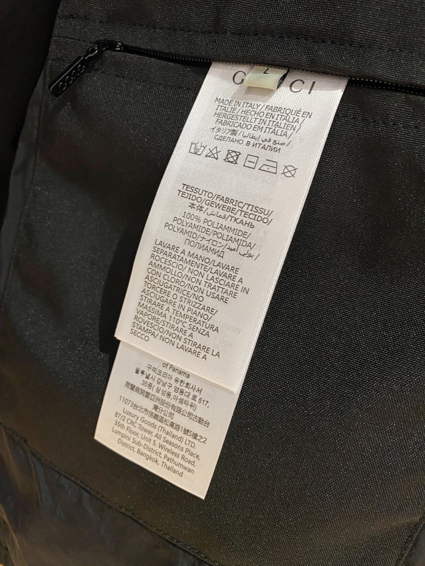 新品。G家新款夹克外套，秀场新品‼品相非常完美，舒适保暖，三标齐全色泽饱满诱人，非常出彩的设计，轻松将时