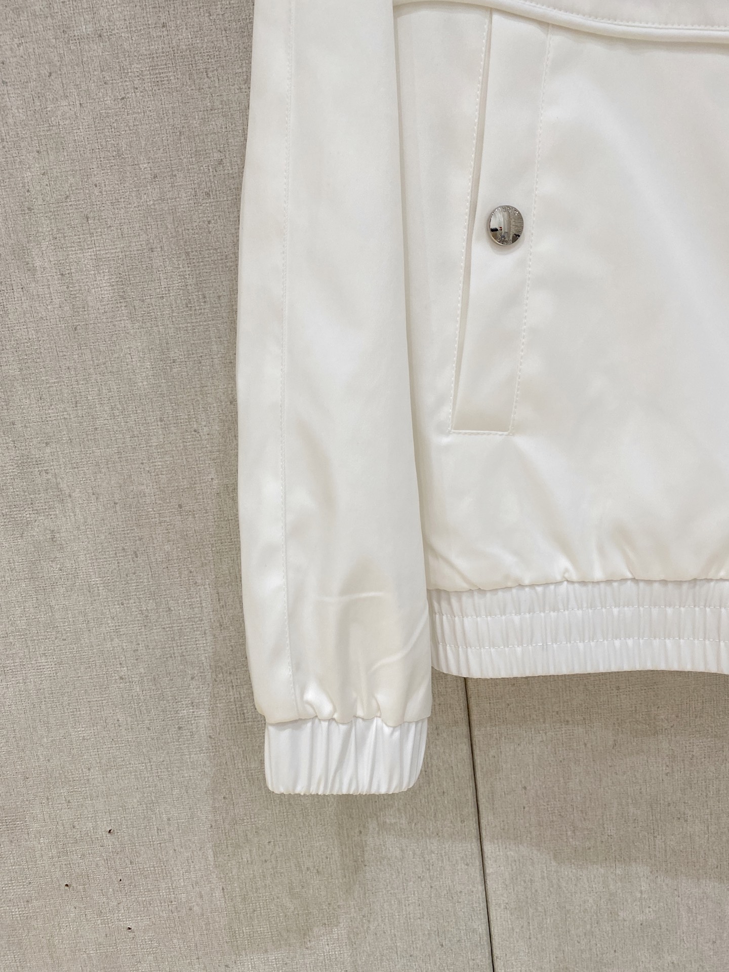 新品。Dio*迪桑特联盟新款夹克外套，秀场新品‼品相非常完美，舒适保暖，三标齐全色泽饱满诱人，非常出彩的