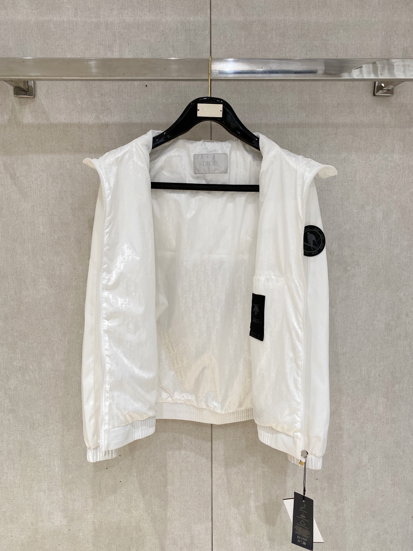 新品。Dio*迪桑特联盟新款夹克外套，秀场新品‼品相非常完美，舒适保暖，三标齐全色泽饱满诱人，非常出彩的