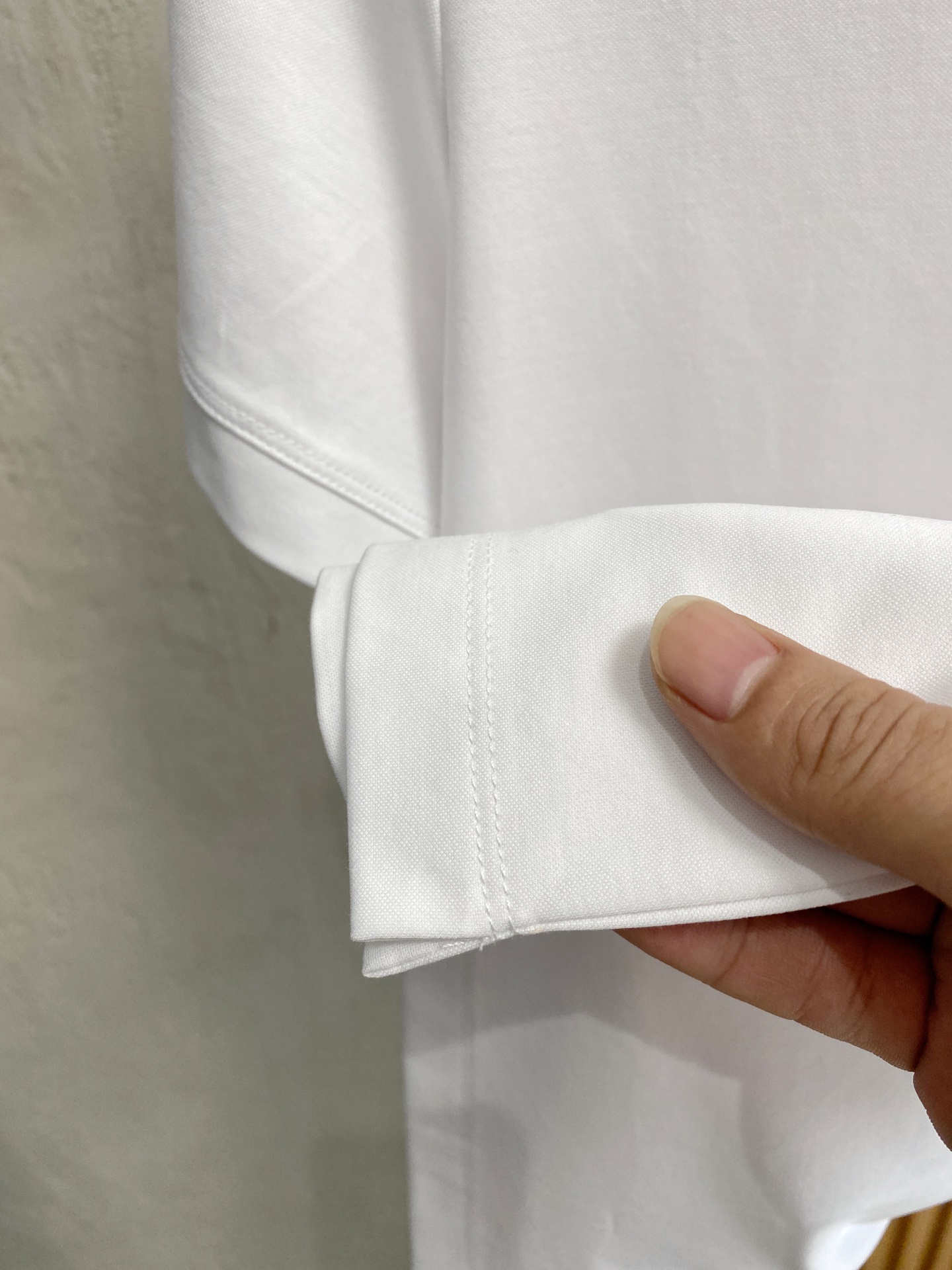  斯蒂芬 2025春夏新款首发专柜最新款圆领短袖 高端订制 设计前卫时尚！品牌logo重工艺设计 高端定