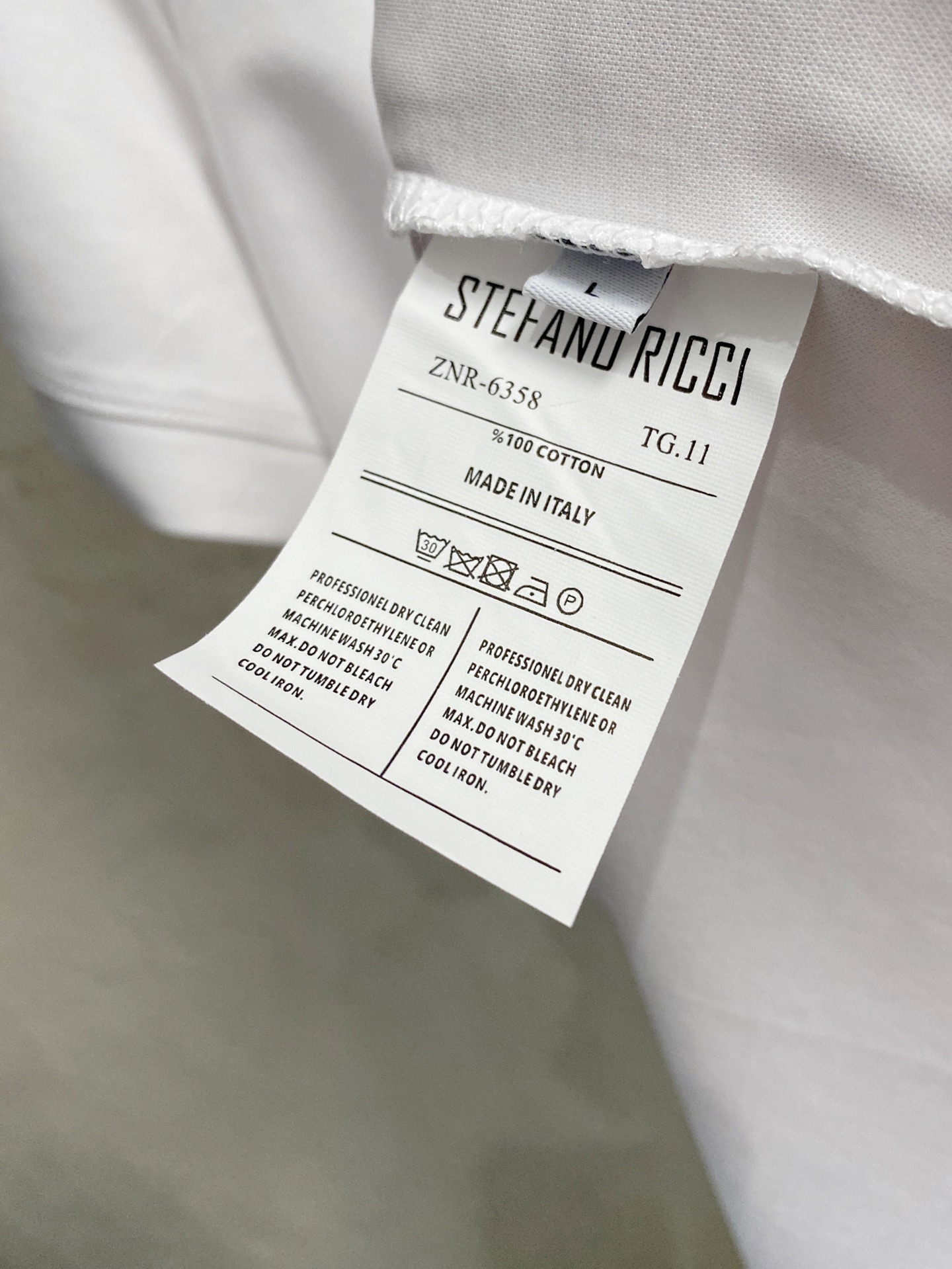  斯蒂芬 2025春夏新款首发专柜最新款圆领短袖 高端订制 设计前卫时尚！品牌logo重工艺设计 高端定