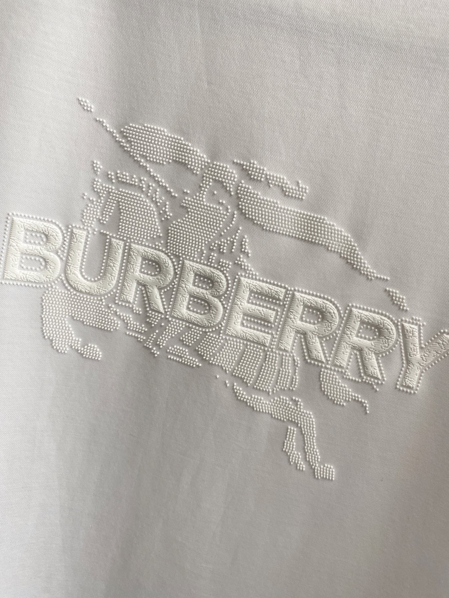  巴宝莉 2025春夏新款首发专柜最新款圆领短袖 高端订制 设计前卫时尚！品牌logo重工艺设计 高端定