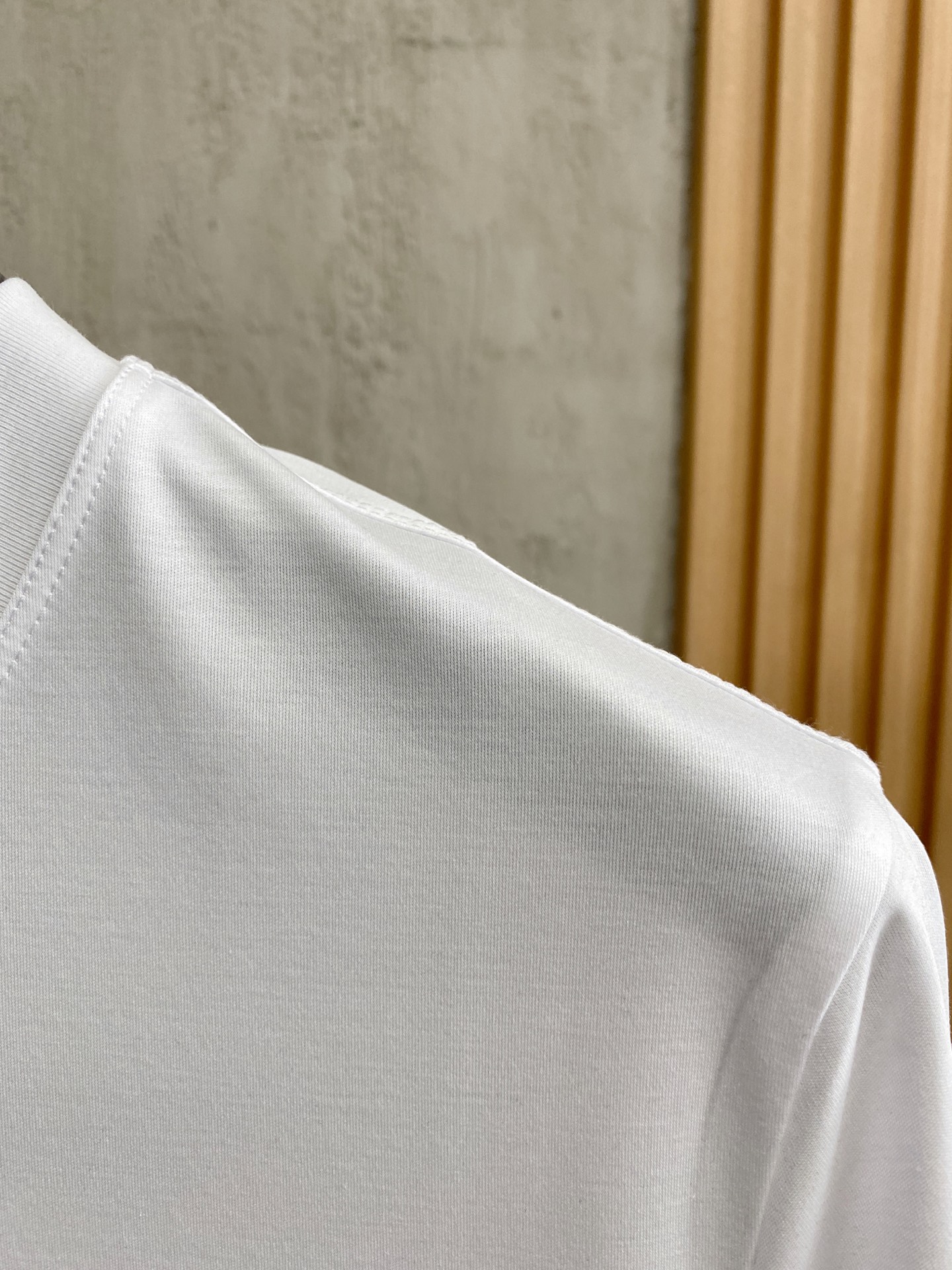  巴宝莉 2025春夏新款首发专柜最新款圆领短袖 高端订制 设计前卫时尚！品牌logo重工艺设计 高端定