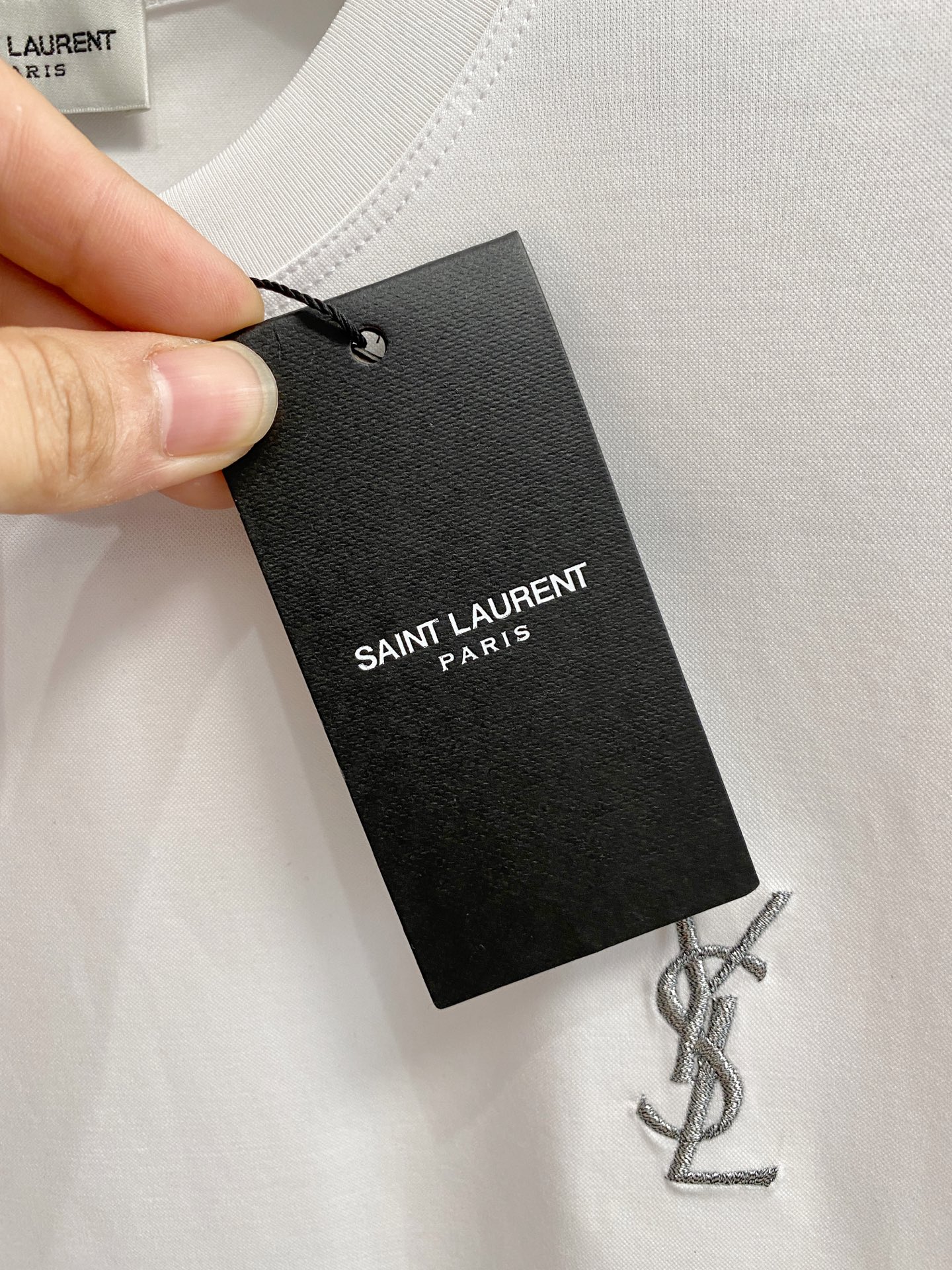  圣罗兰 2025春夏新款首发专柜最新款圆领短袖 高端订制 设计前卫时尚！品牌logo重工艺设计 高端定