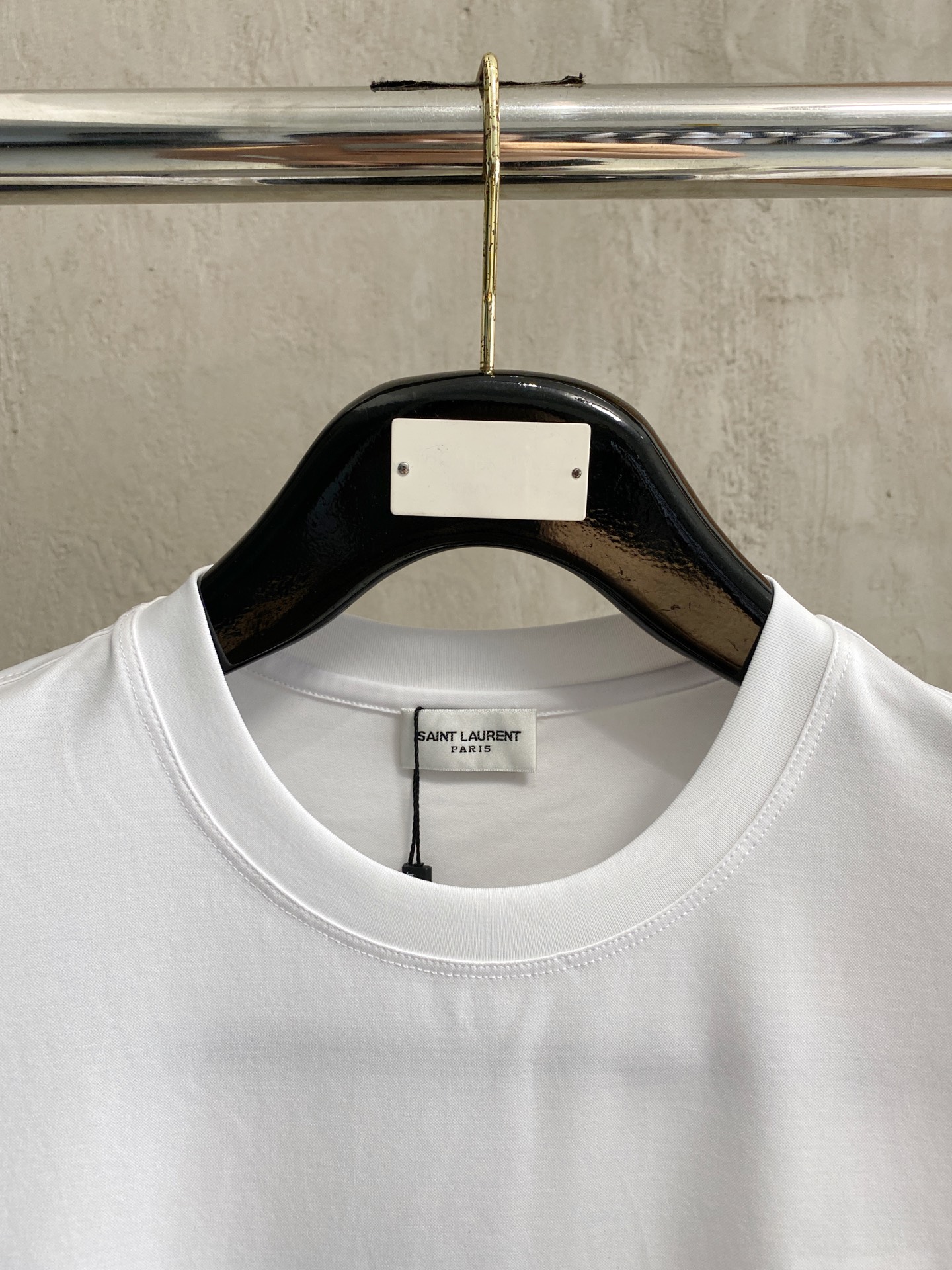  圣罗兰 2025春夏新款首发专柜最新款圆领短袖 高端订制 设计前卫时尚！品牌logo重工艺设计 高端定