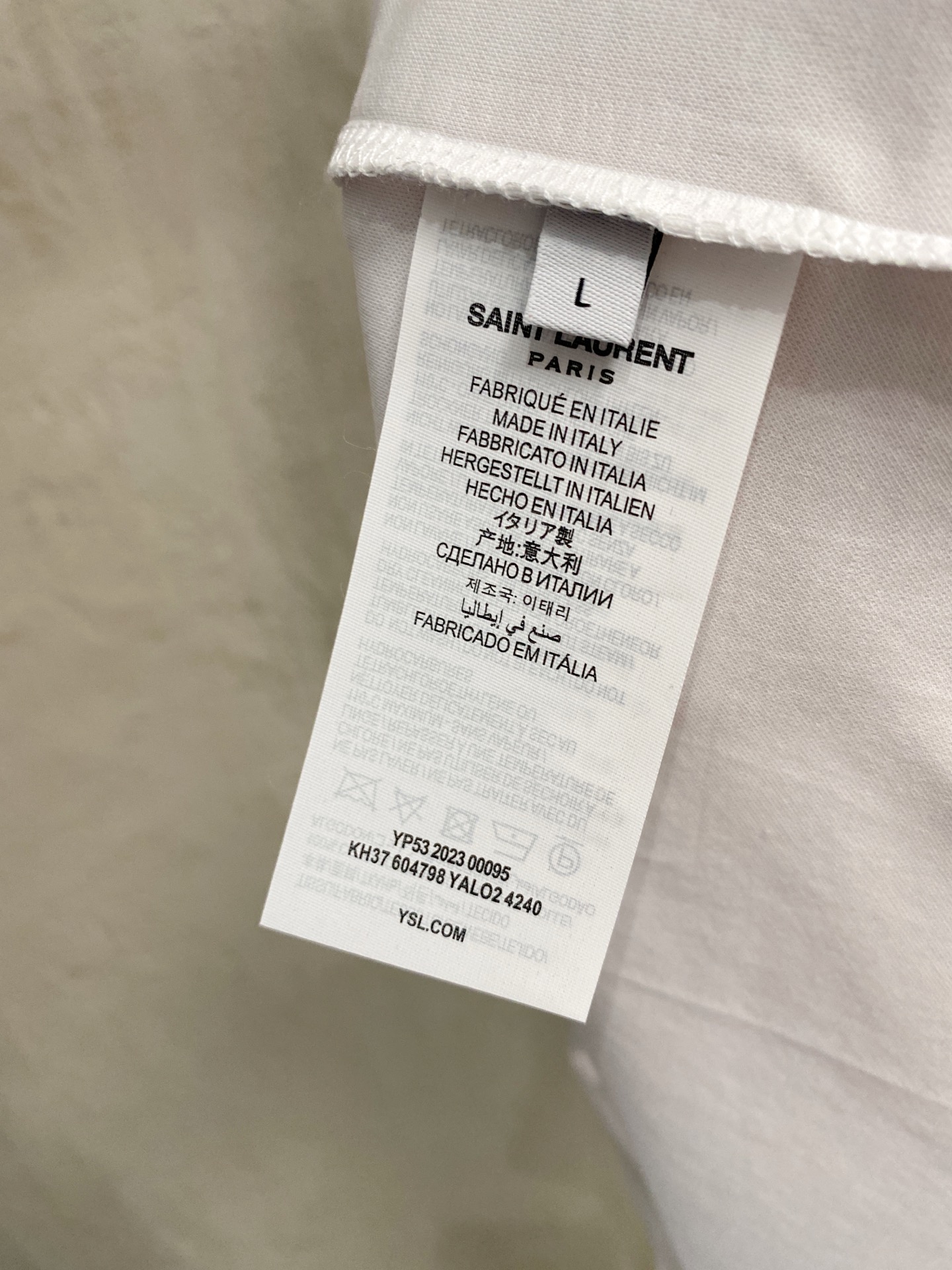  圣罗兰 2025春夏新款首发专柜最新款圆领短袖 高端订制 设计前卫时尚！品牌logo重工艺设计 高端定