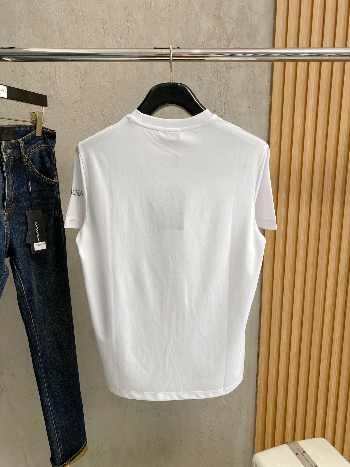  圣罗兰 2025春夏新款首发专柜最新款圆领短袖 高端订制 设计前卫时尚！品牌logo重工艺设计 高端定