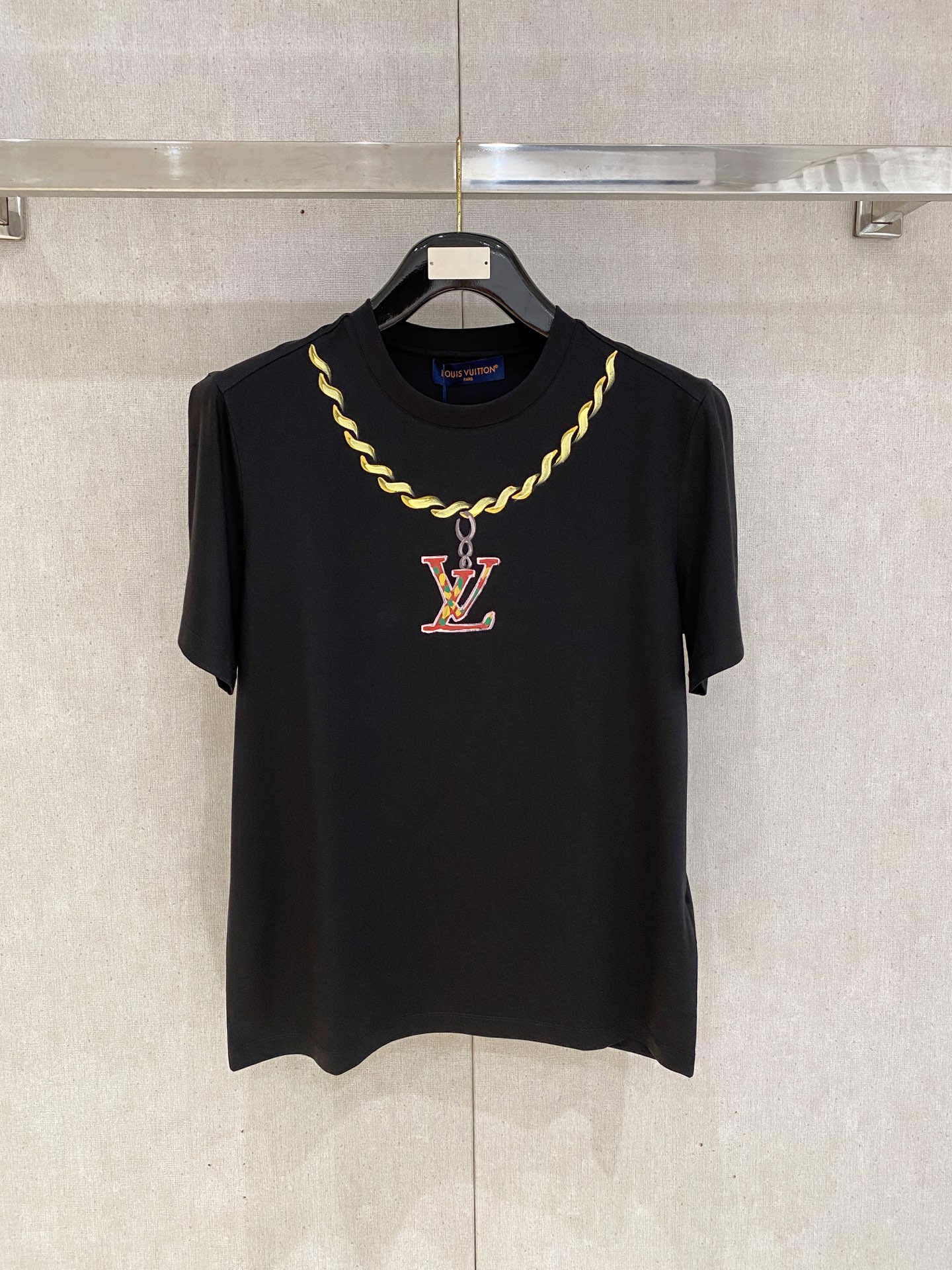 NO:496747,1v Louis Vuitton Spring and summer new styles are the latest round neck short sleeves in the counter, high-end customization, avant-garde and fashionable design!  Brand logo heavy craft design, high-end customized 100 double-sided mercerated cotton fabric, soft feel, comfortable to wear, exquisite counter-level car line, fine workmanship, invincible and handsome upper body effect!  A must-have item for handsome men!  Code number M-3xL, louis vuitton, T-shirt, alexander wang198609091v 路易威登 春夏新款首发专柜最新款圆领短袖 高端订制 设计前卫时尚！品牌logo重工艺设计 高端定制100支双面丝光棉面料.手感柔软.穿着舒适.专柜级别精致车线.做工精细.上身效果无敌帅气！型男必备单品！码数M-3xL,,louis vuitton,T-shirt,alexander wang,Men's clothing