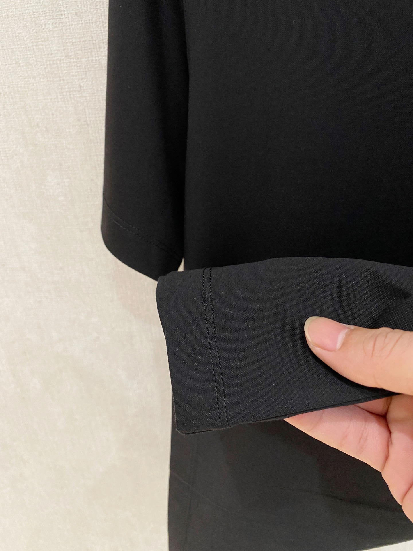  1v 路易威登 2025春夏新款首发专柜最新款圆领短袖 高端订制 设计前卫时尚！品牌logo重工艺设计