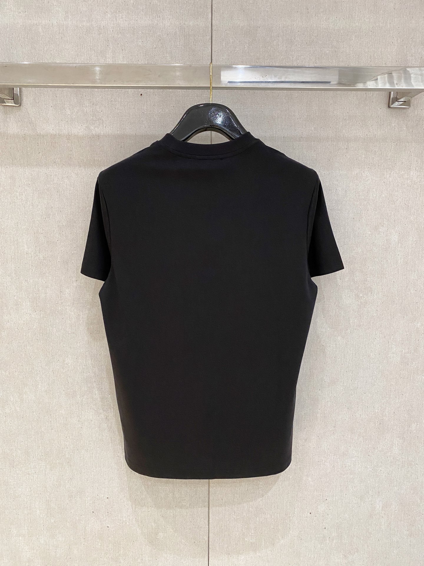  1v 路易威登 2025春夏新款首发专柜最新款圆领短袖 高端订制 设计前卫时尚！品牌logo重工艺设计