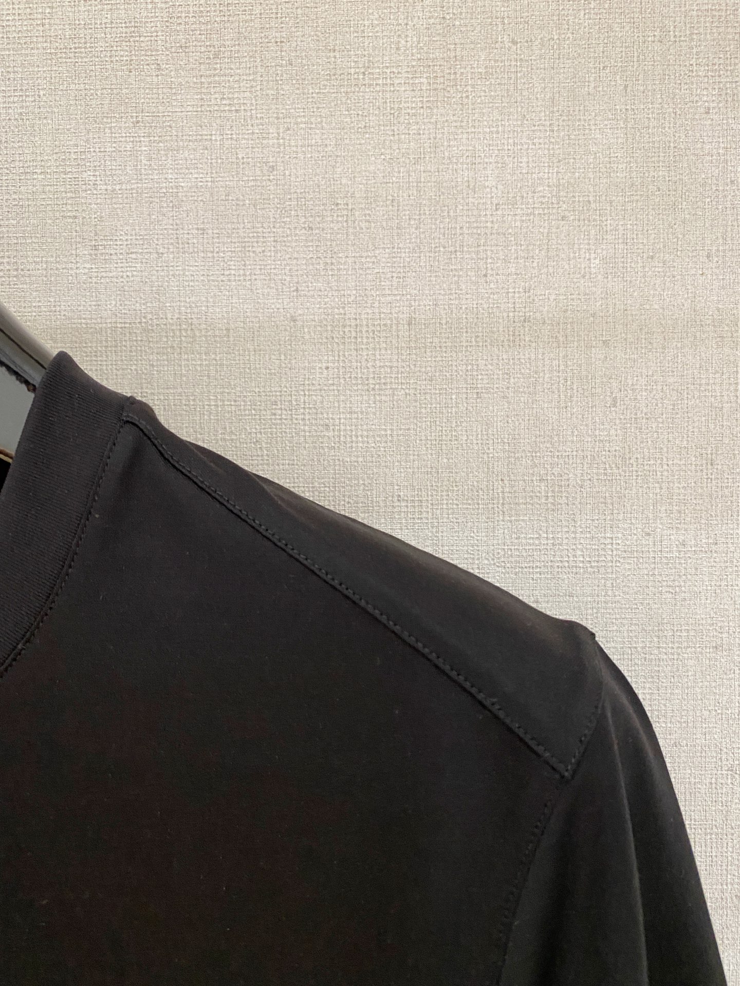  纪梵希 2025春夏新款首发专柜最新款圆领短袖 高端订制 设计前卫时尚！品牌logo重工艺设计 高端定