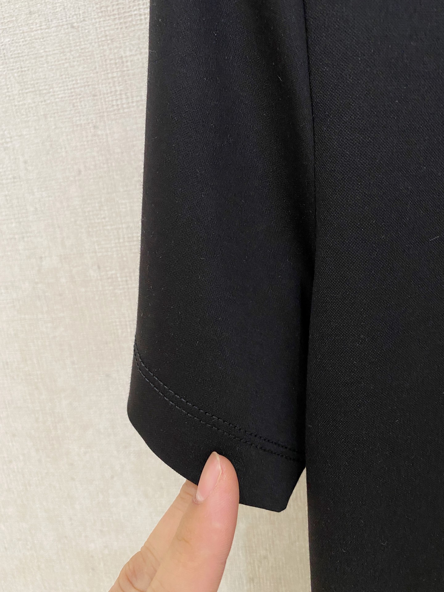  纪梵希 2025春夏新款首发专柜最新款圆领短袖 高端订制 设计前卫时尚！品牌logo重工艺设计 高端定