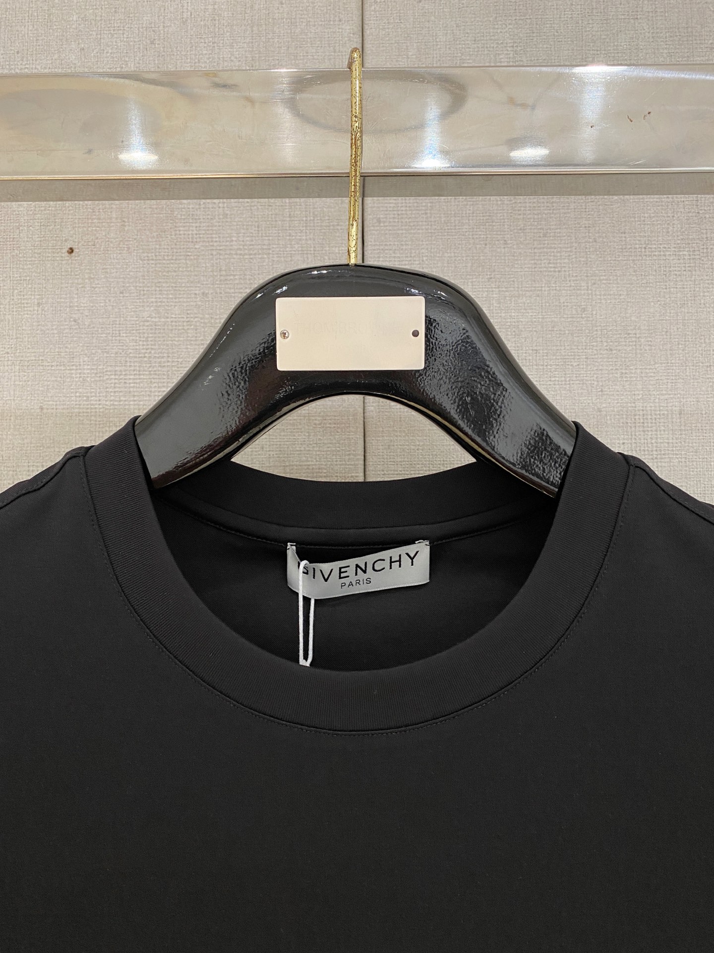  纪梵希 2025春夏新款首发专柜最新款圆领短袖 高端订制 设计前卫时尚！品牌logo重工艺设计 高端定