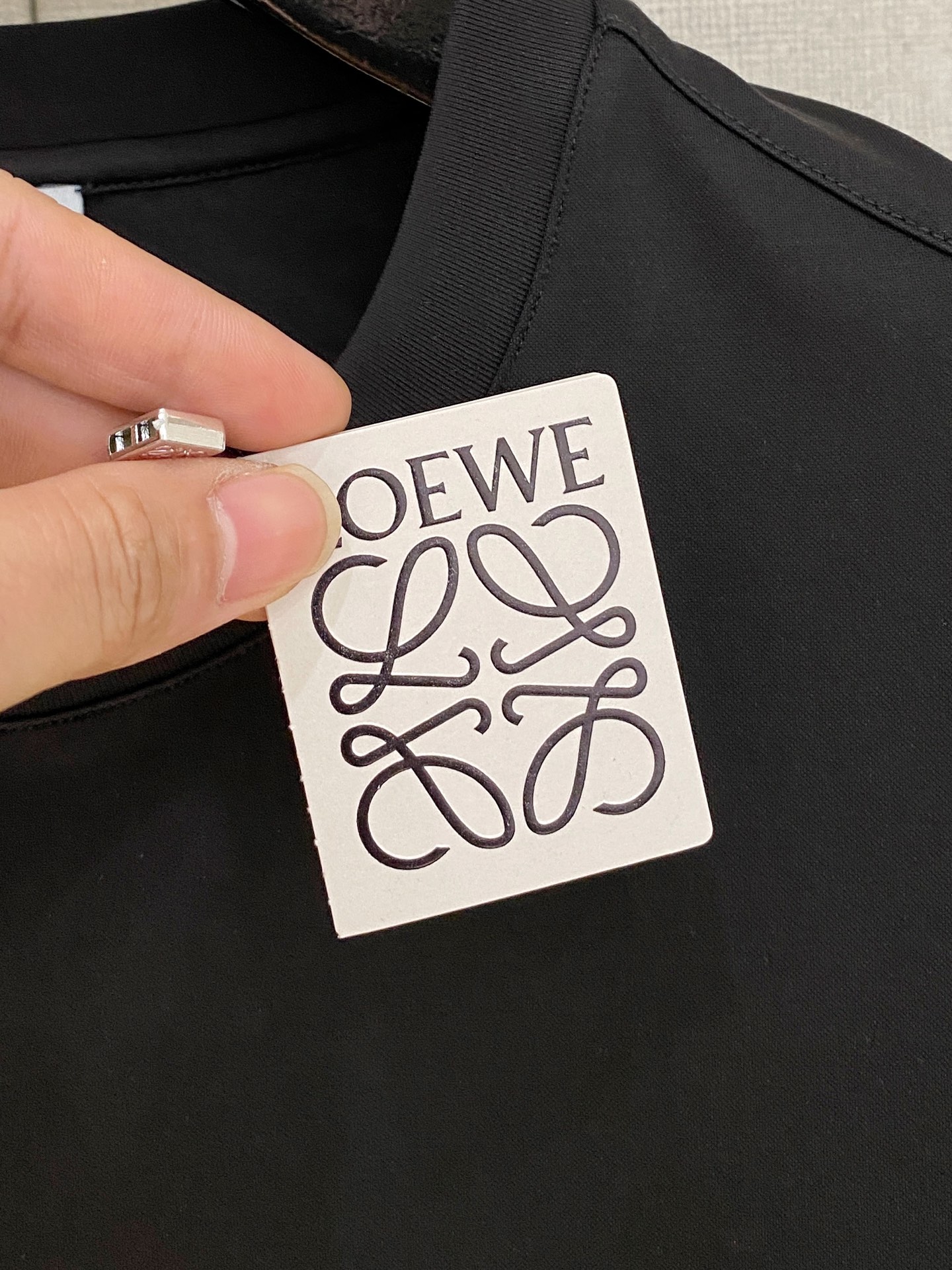  罗意威 2025春夏新款首发专柜最新款圆领短袖 高端订制 设计前卫时尚！品牌logo重工艺设计 高端定