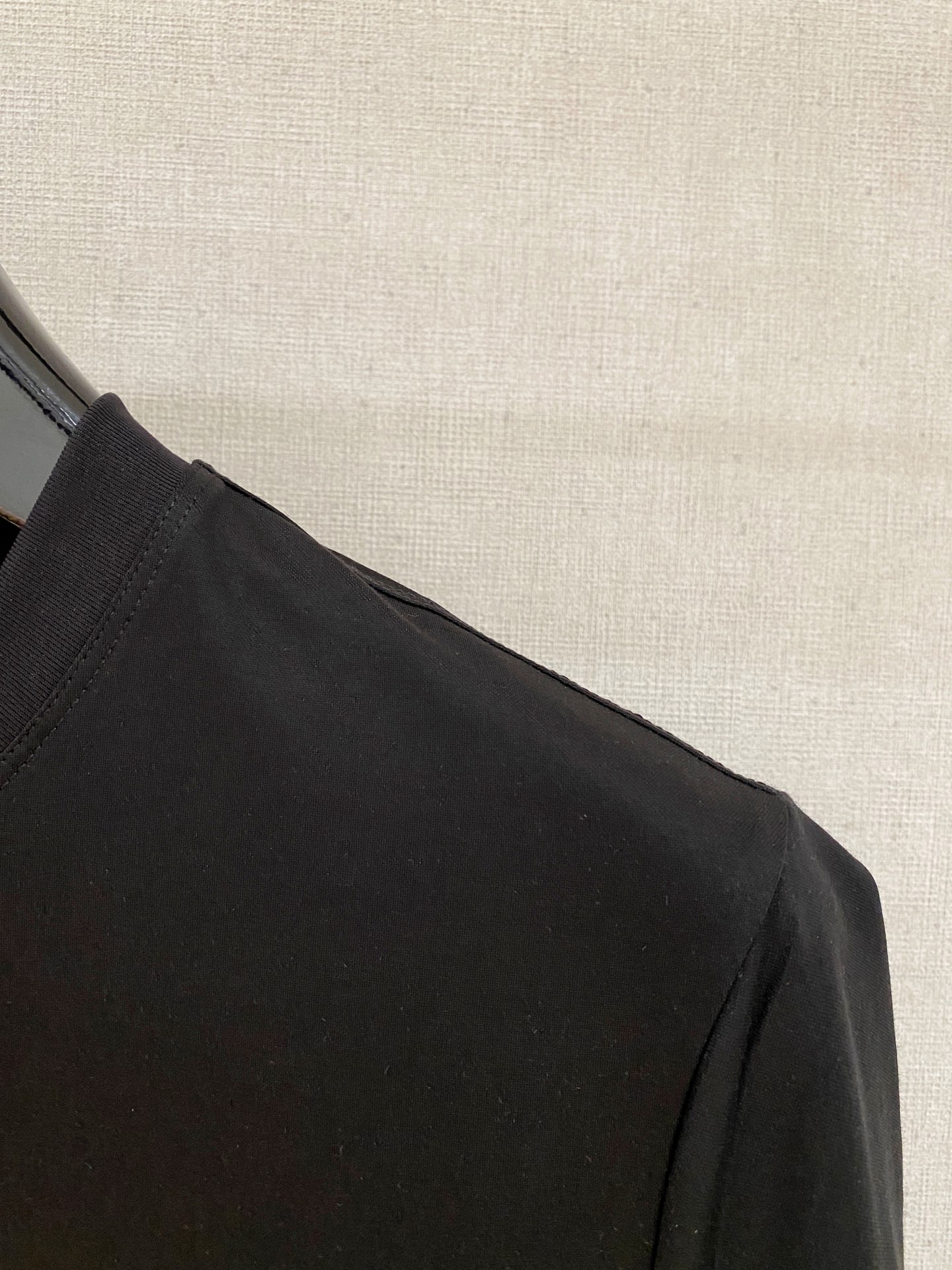  罗意威 2025春夏新款首发专柜最新款圆领短袖 高端订制 设计前卫时尚！品牌logo重工艺设计 高端定