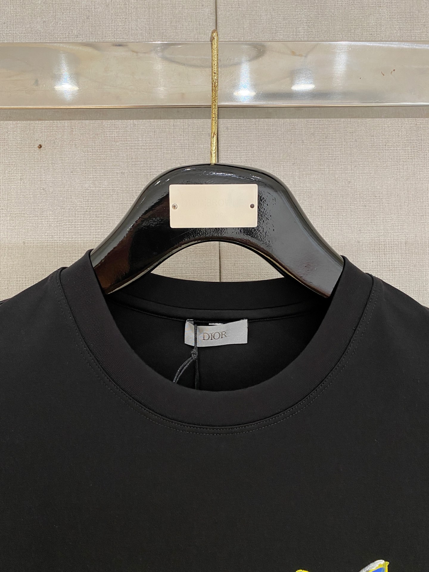  迪奥 2025春夏新款首发专柜最新款圆领短袖 高端订制 设计前卫时尚！品牌logo重工艺设计 高端定制