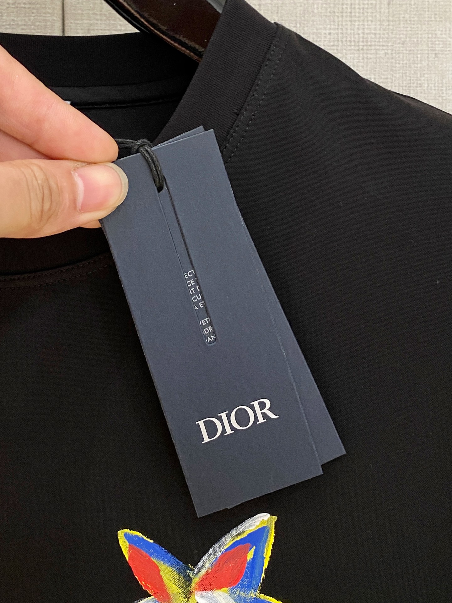  迪奥 2025春夏新款首发专柜最新款圆领短袖 高端订制 设计前卫时尚！品牌logo重工艺设计 高端定制