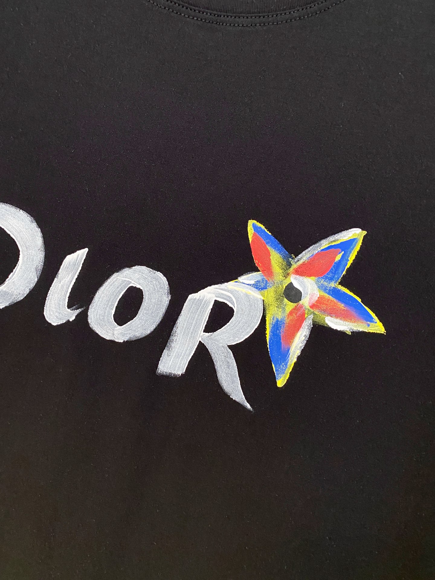  迪奥 2025春夏新款首发专柜最新款圆领短袖 高端订制 设计前卫时尚！品牌logo重工艺设计 高端定制