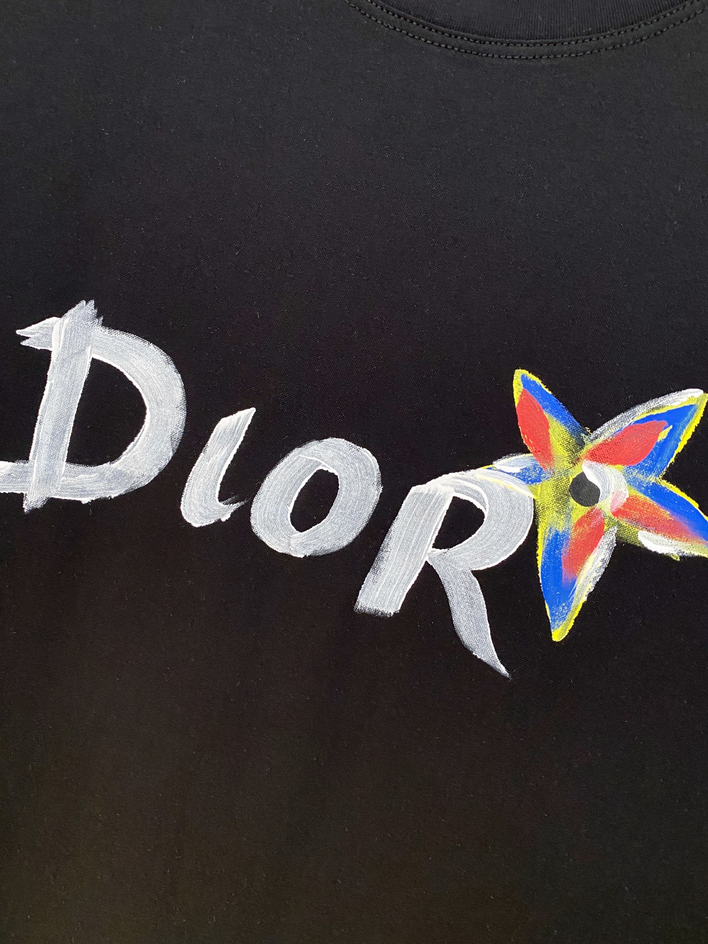  迪奥 2025春夏新款首发专柜最新款圆领短袖 高端订制 设计前卫时尚！品牌logo重工艺设计 高端定制