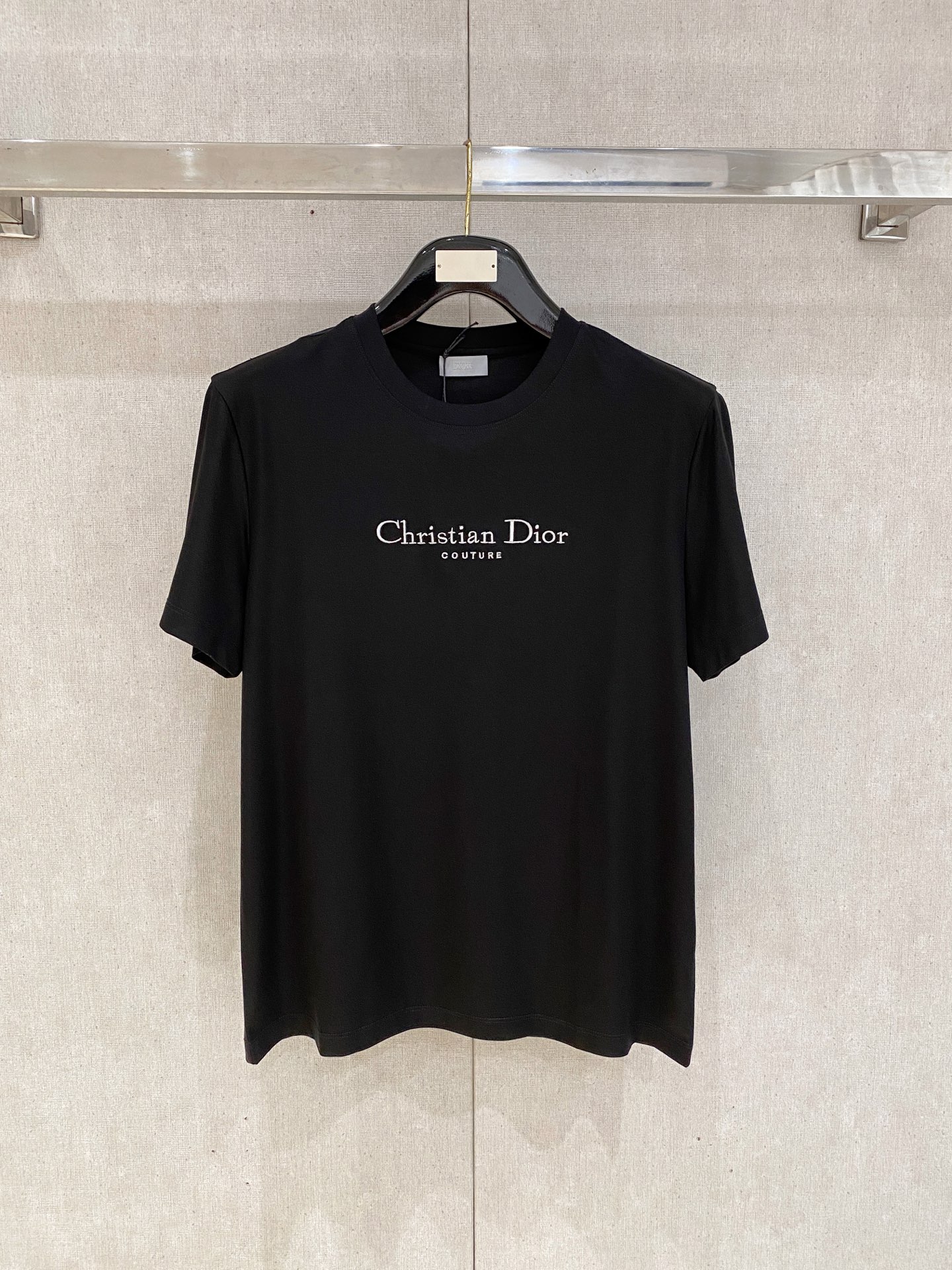  迪奥 2025春夏新款首发专柜最新款圆领短袖 高端订制 设计前卫时尚！品牌logo重工艺设计 高端定制