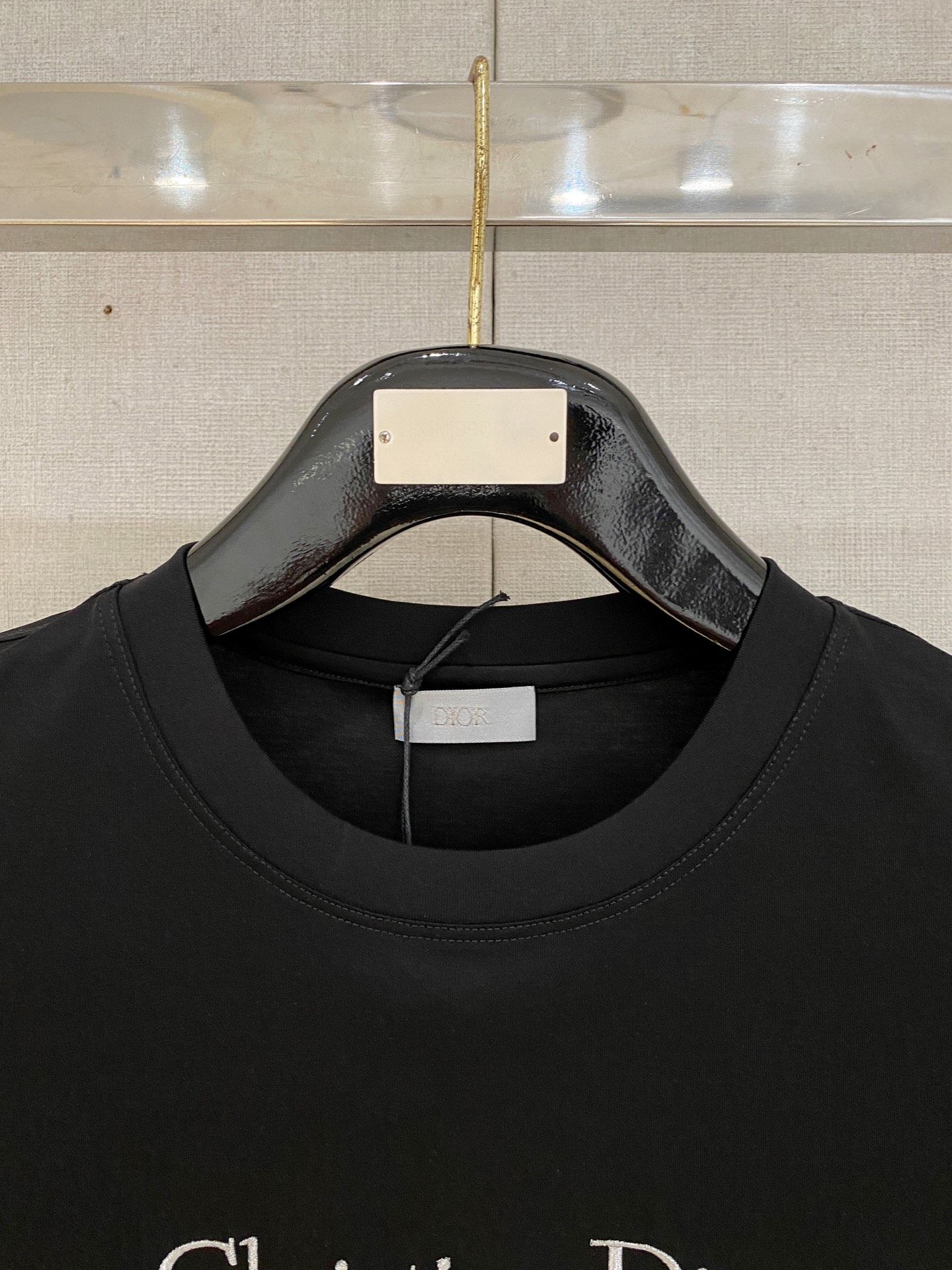  迪奥 2025春夏新款首发专柜最新款圆领短袖 高端订制 设计前卫时尚！品牌logo重工艺设计 高端定制