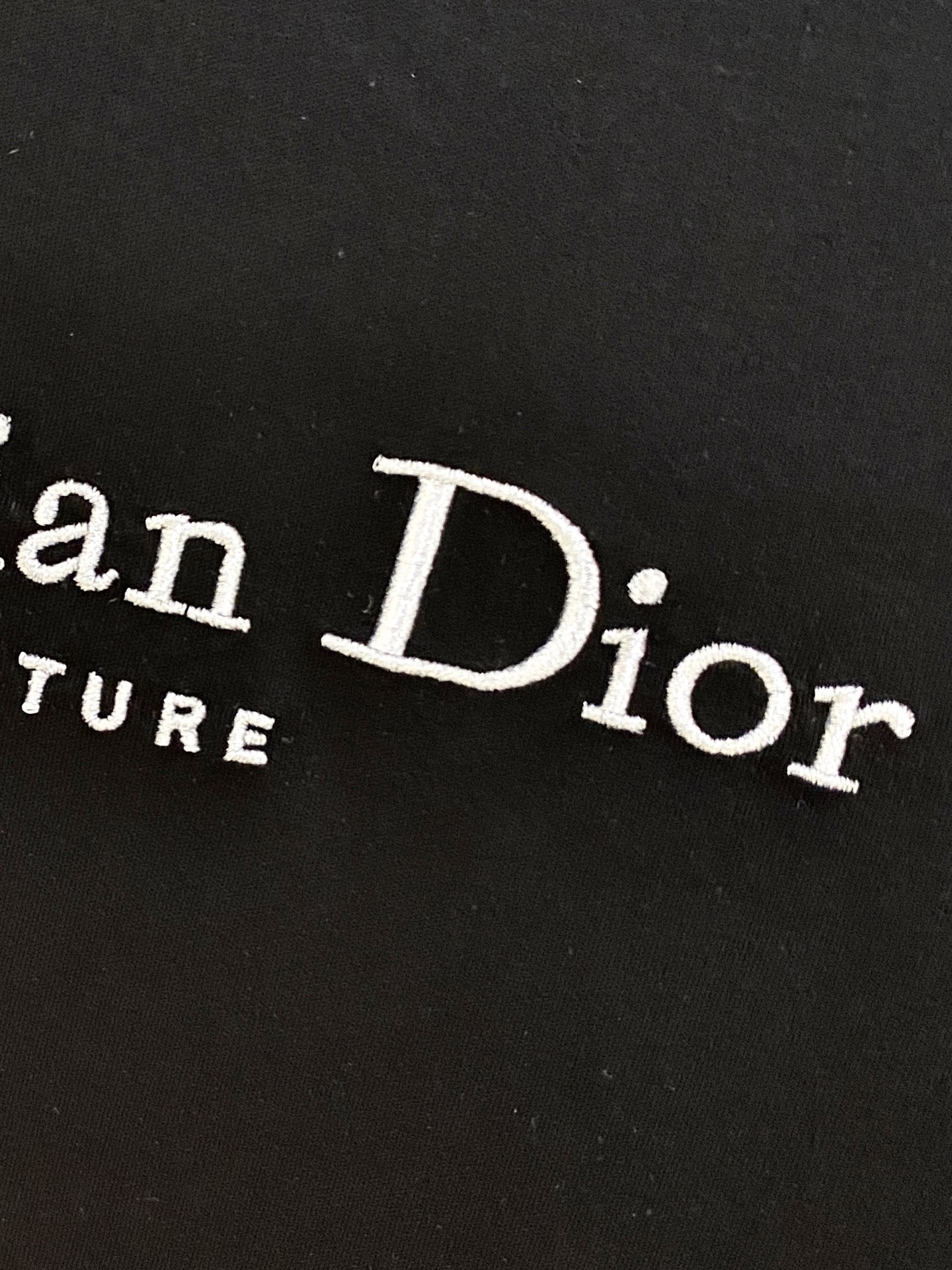  迪奥 2025春夏新款首发专柜最新款圆领短袖 高端订制 设计前卫时尚！品牌logo重工艺设计 高端定制