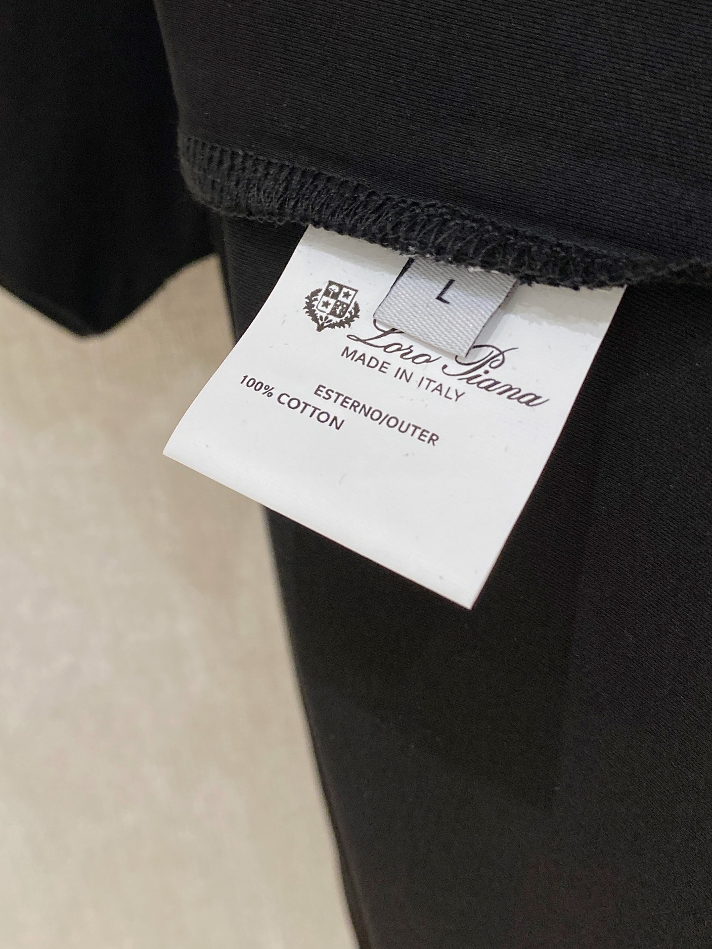  诺悠翩雅 2025春夏新款首发专柜最新款圆领短袖 高端订制 设计前卫时尚！品牌logo重工艺设计 高端