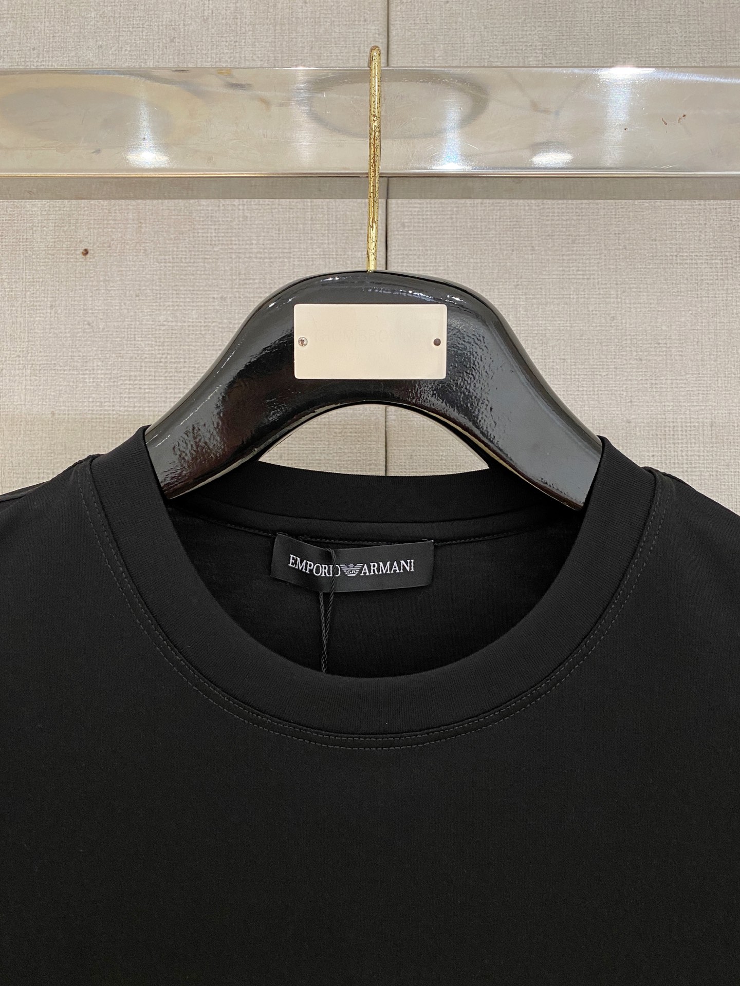  阿玛尼 2025春夏新款首发专柜最新款圆领短袖 高端订制 设计前卫时尚！品牌logo重工艺设计 高端定