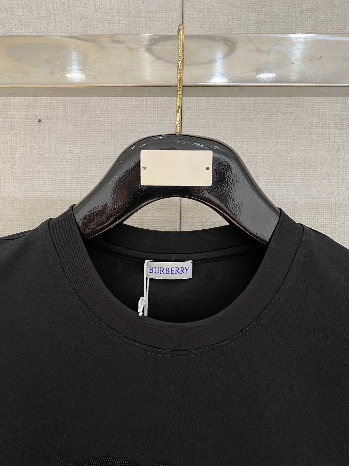  巴宝莉 2025春夏新款首发专柜最新款圆领短袖 高端订制 设计前卫时尚！品牌logo重工艺设计 高端定