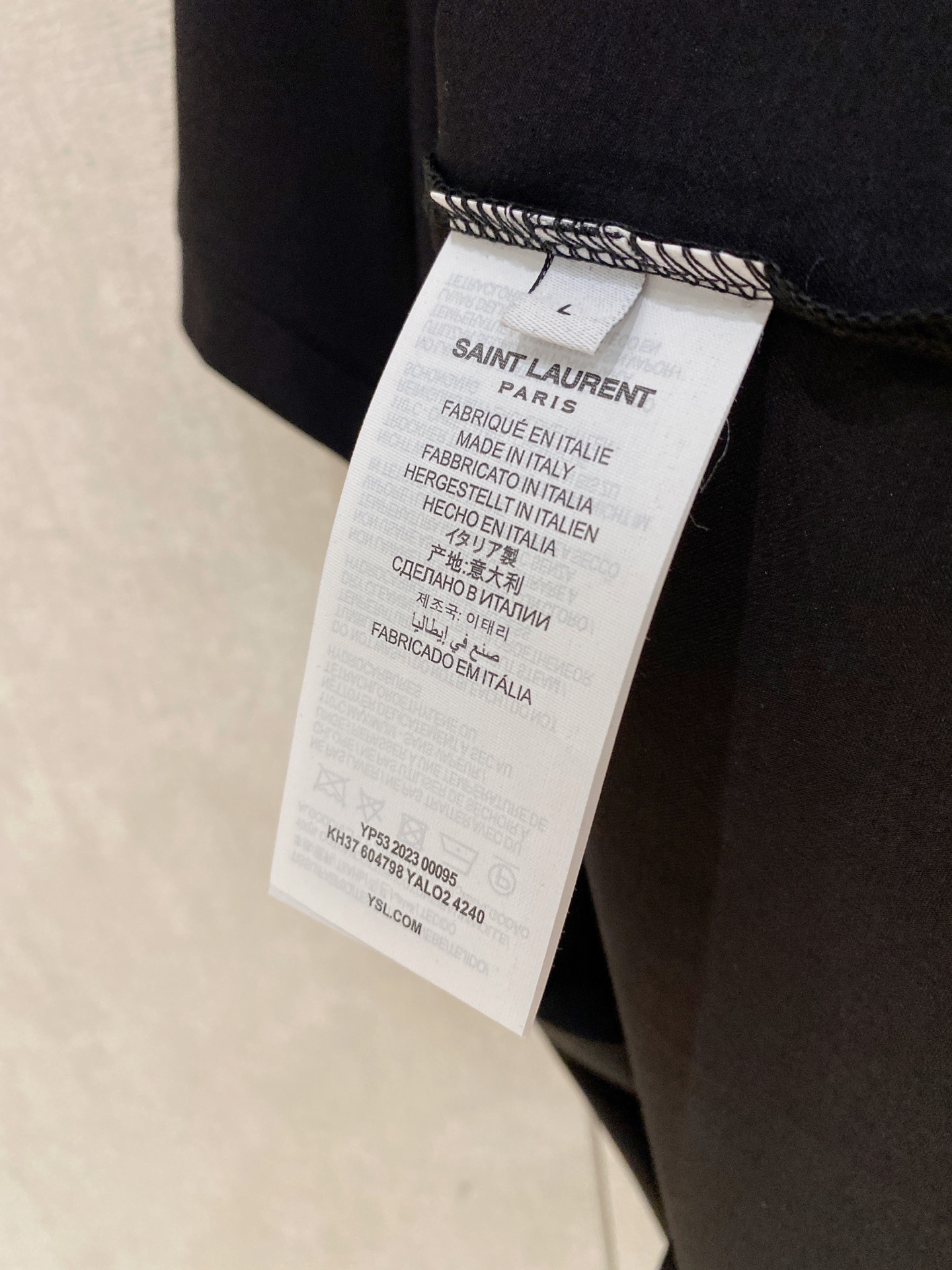  圣罗兰 2025春夏新款首发专柜最新款圆领短袖 高端订制 设计前卫时尚！品牌logo重工艺设计 高端定