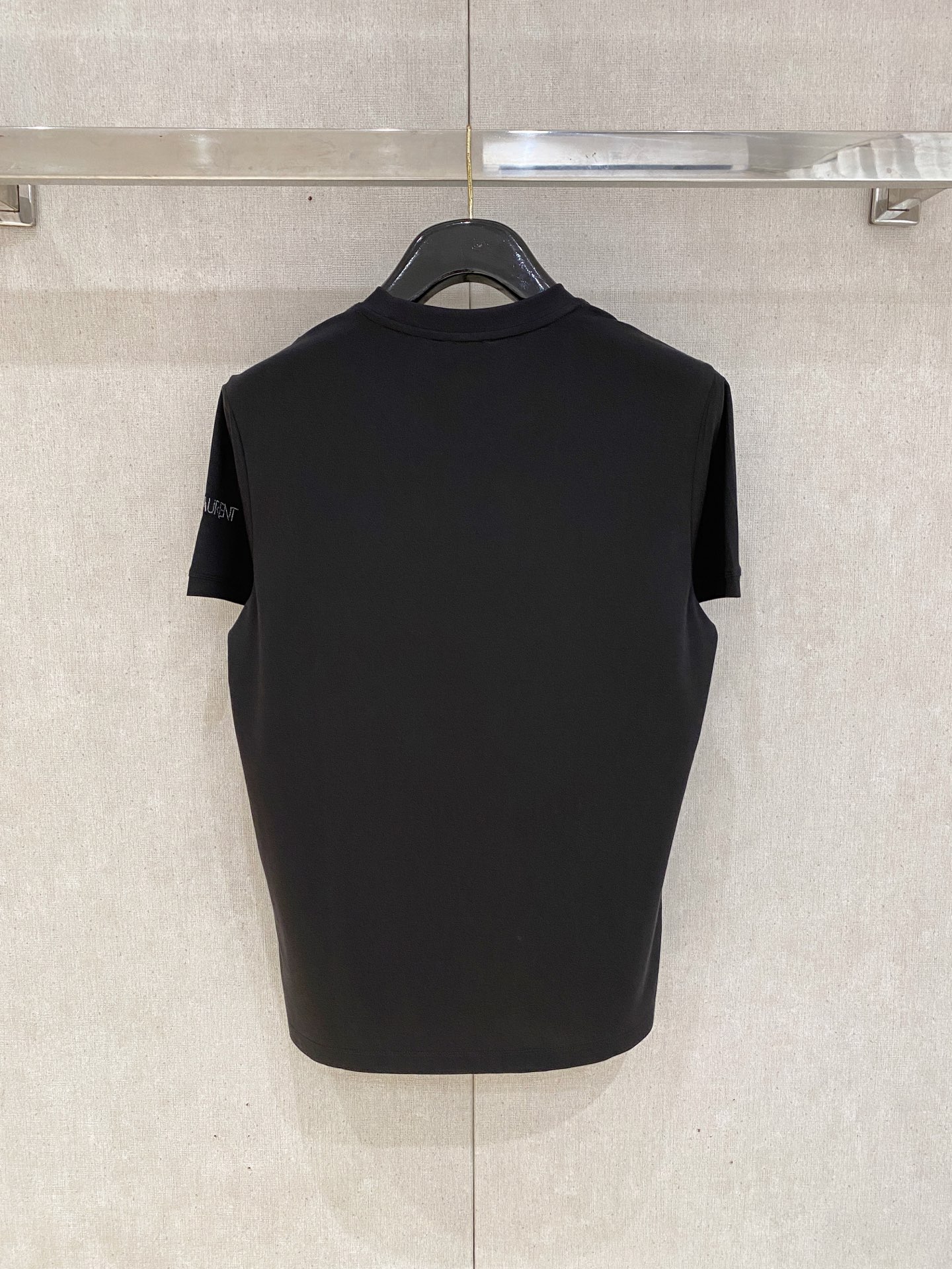  圣罗兰 2025春夏新款首发专柜最新款圆领短袖 高端订制 设计前卫时尚！品牌logo重工艺设计 高端定