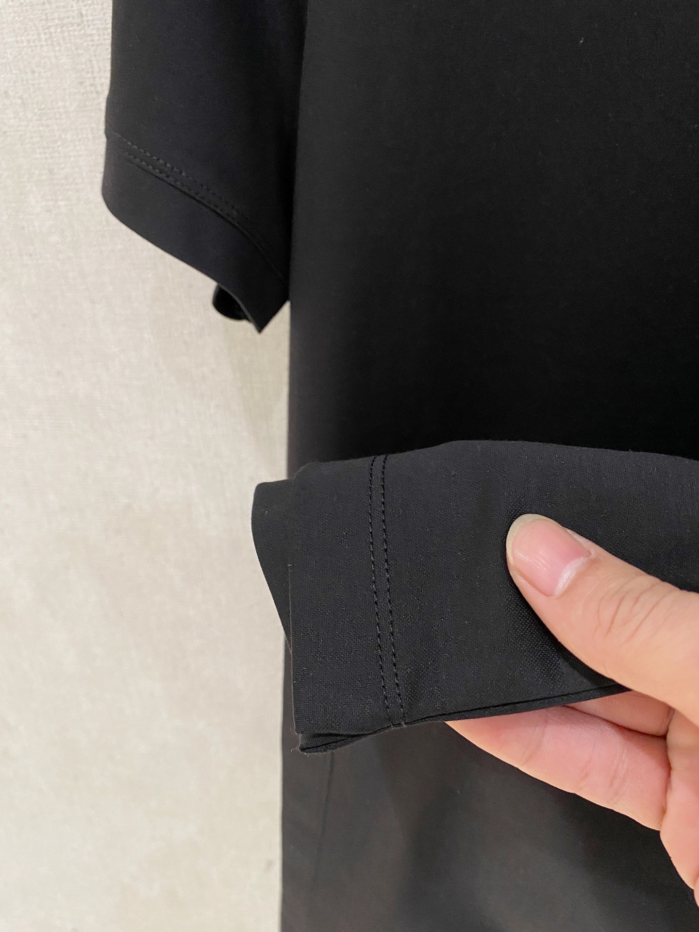  圣罗兰 2025春夏新款首发专柜最新款圆领短袖 高端订制 设计前卫时尚！品牌logo重工艺设计 高端定