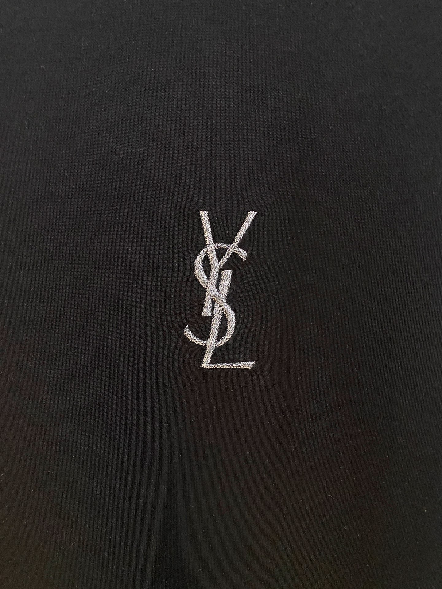  圣罗兰 2025春夏新款首发专柜最新款圆领短袖 高端订制 设计前卫时尚！品牌logo重工艺设计 高端定