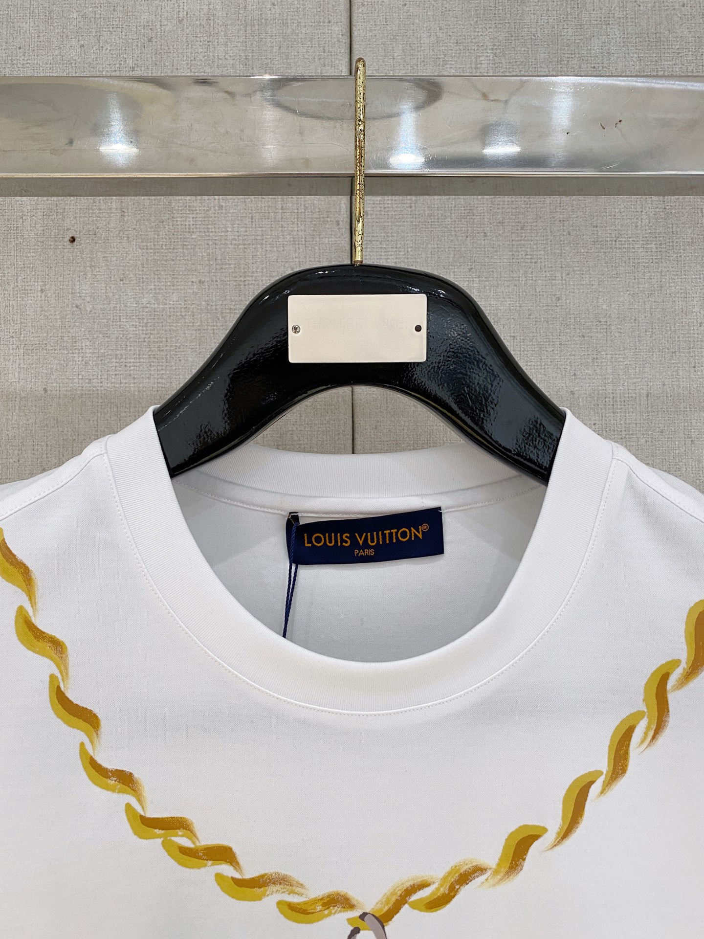  1v 路易威登 2025春夏新款首发专柜最新款圆领短袖 高端订制 设计前卫时尚！品牌logo重工艺设计