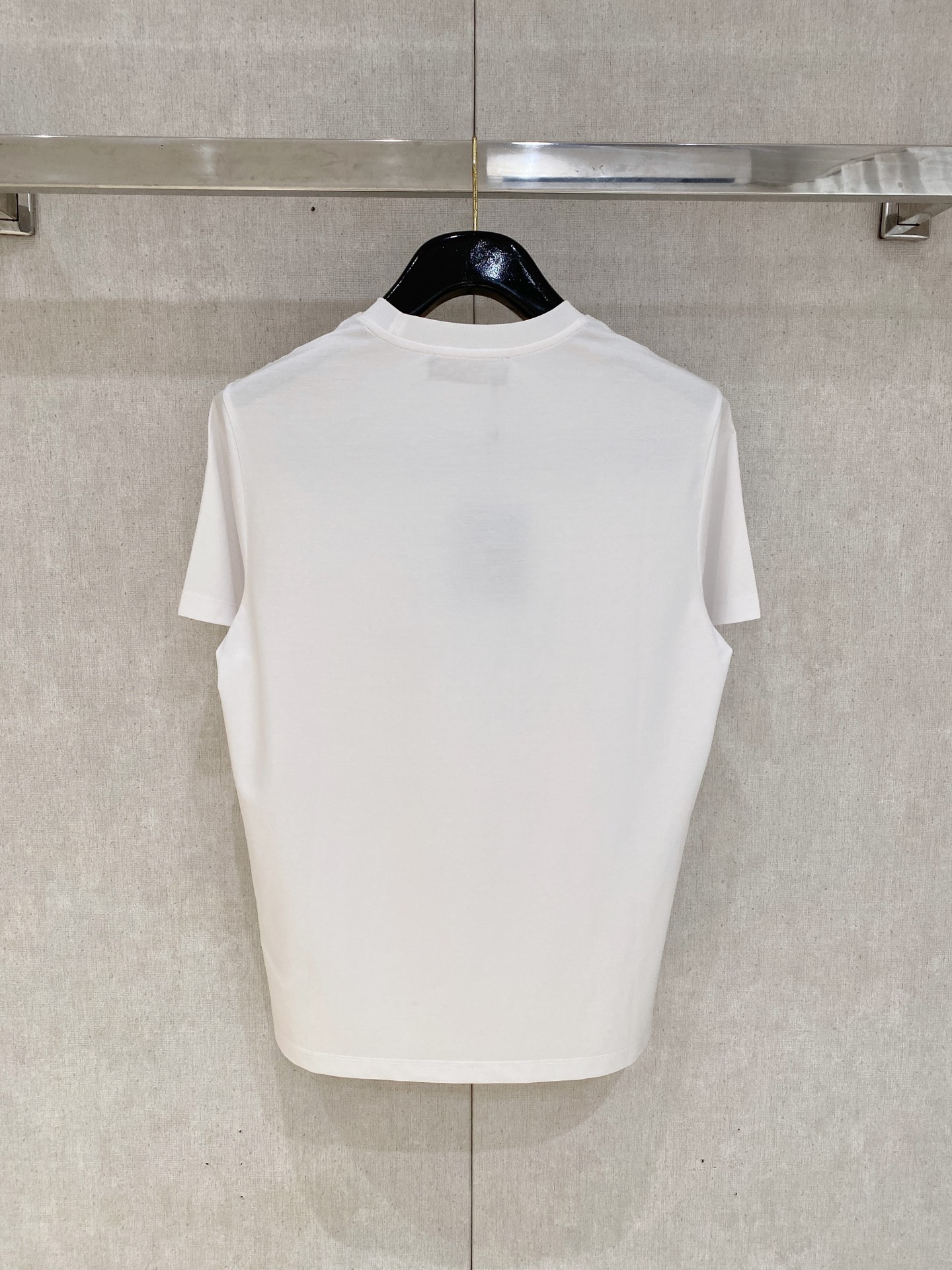  1v 路易威登  2025春夏新款首发专柜最新款圆领短袖 高端订制 设计前卫时尚！品牌logo重工艺设