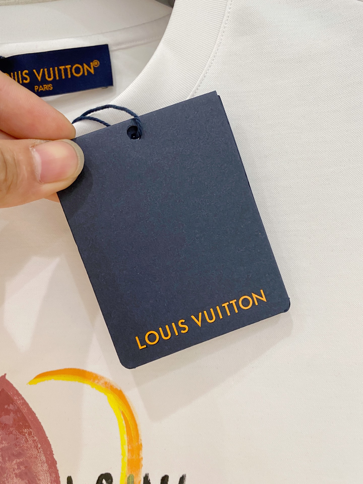  1v 路易威登  2025春夏新款首发专柜最新款圆领短袖 高端订制 设计前卫时尚！品牌logo重工艺设