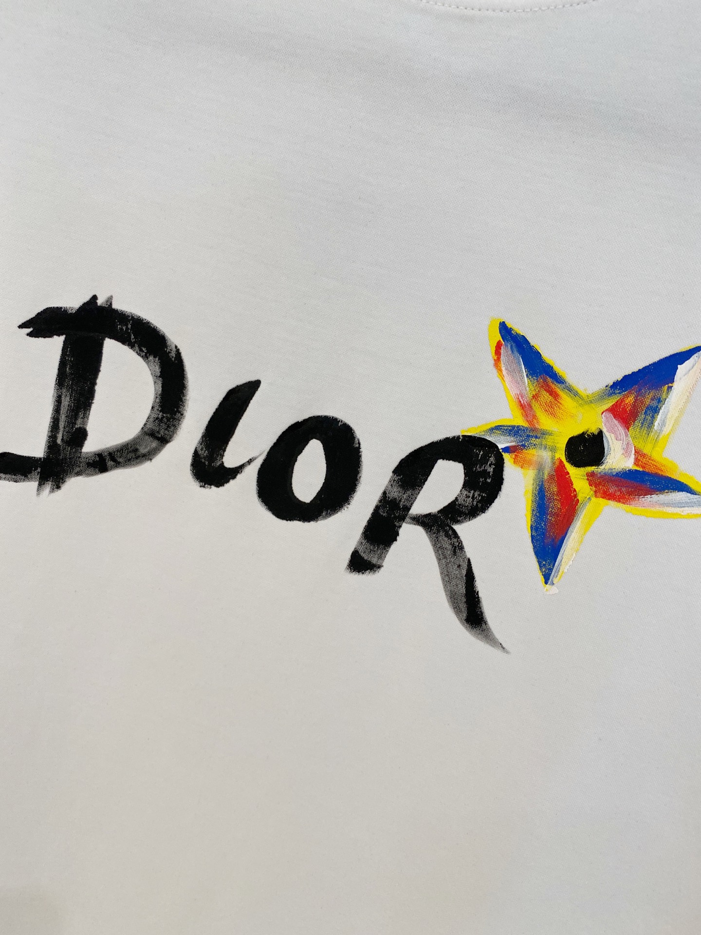  迪奥 2025春夏新款首发专柜最新款圆领短袖 高端订制 设计前卫时尚！品牌logo重工艺设计 高端定制