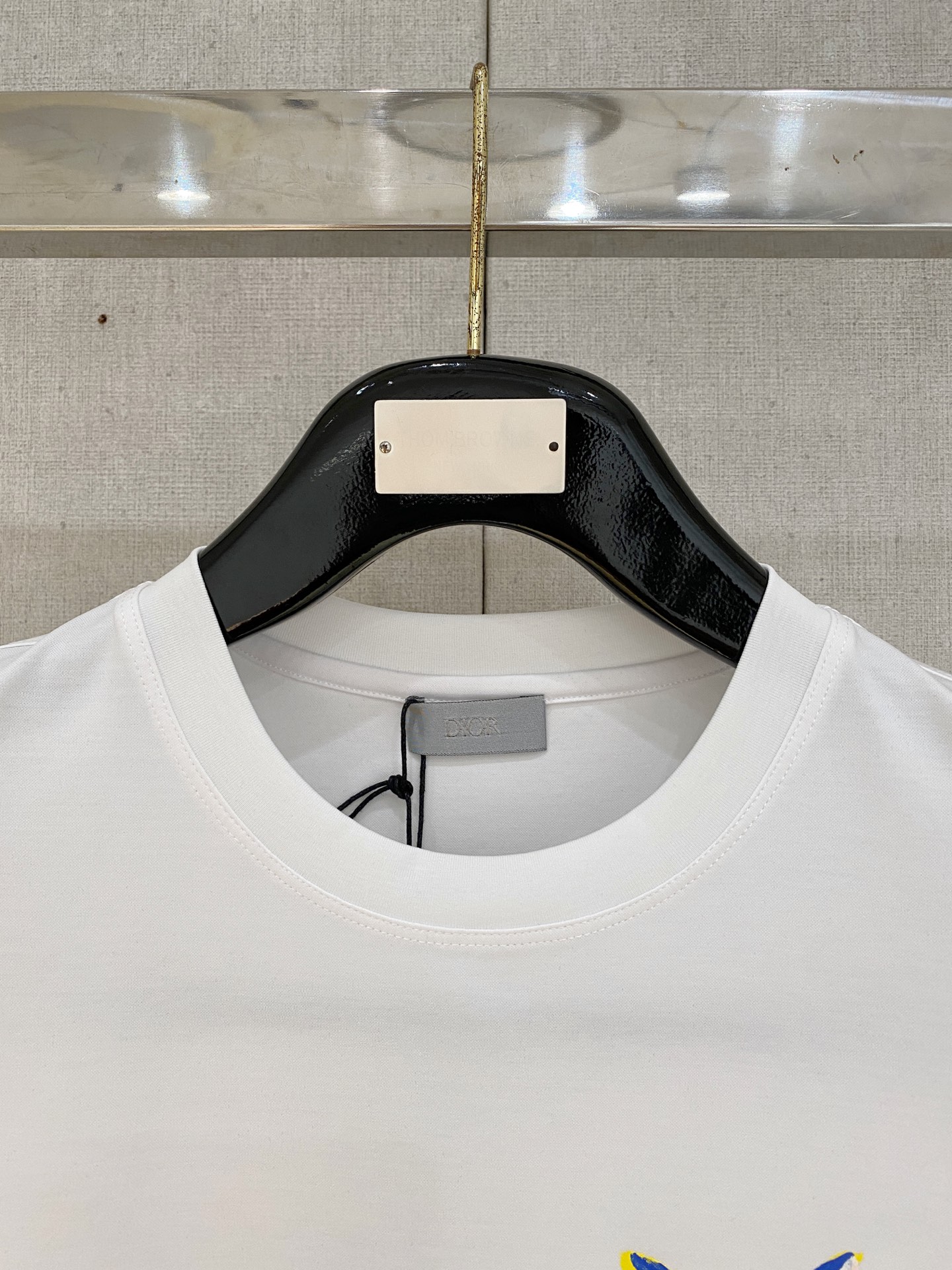  迪奥 2025春夏新款首发专柜最新款圆领短袖 高端订制 设计前卫时尚！品牌logo重工艺设计 高端定制