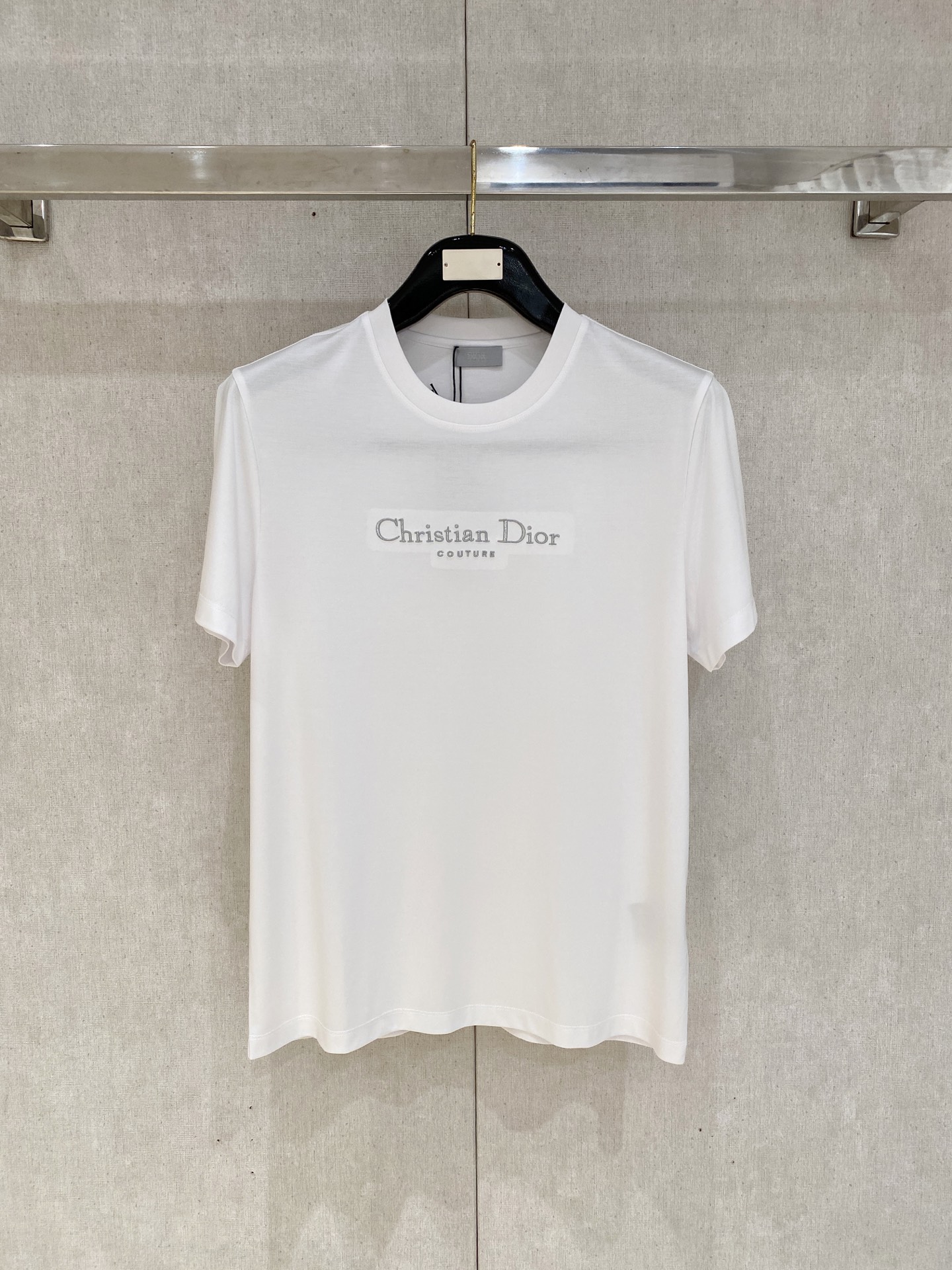  迪奥 2025春夏新款首发专柜最新款圆领短袖 高端订制 设计前卫时尚！品牌logo重工艺设计 高端定制